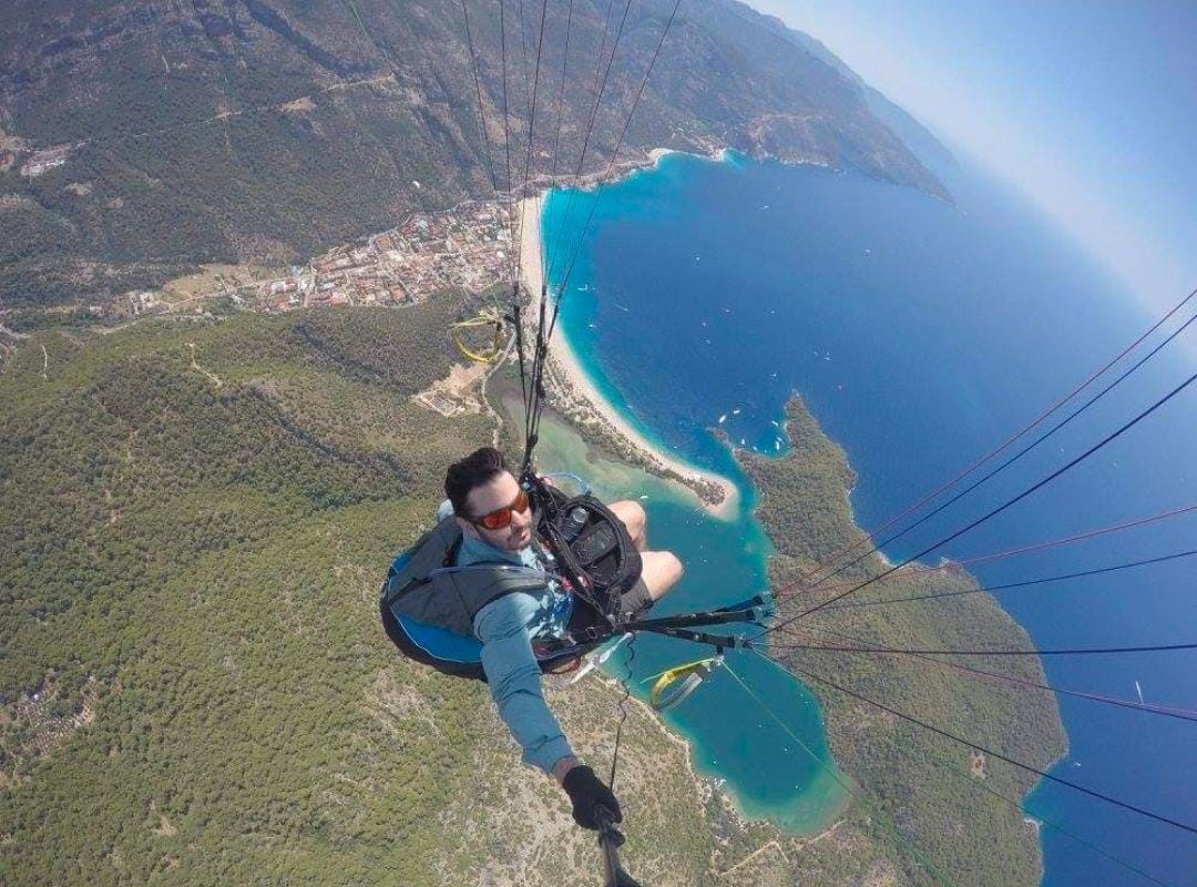 MUĞLA'NIN FETHİYE İLÇESİNDE İKİ AYRI YAMAÇ PARAŞÜTÜ YERE İNİŞ SIRASINDA