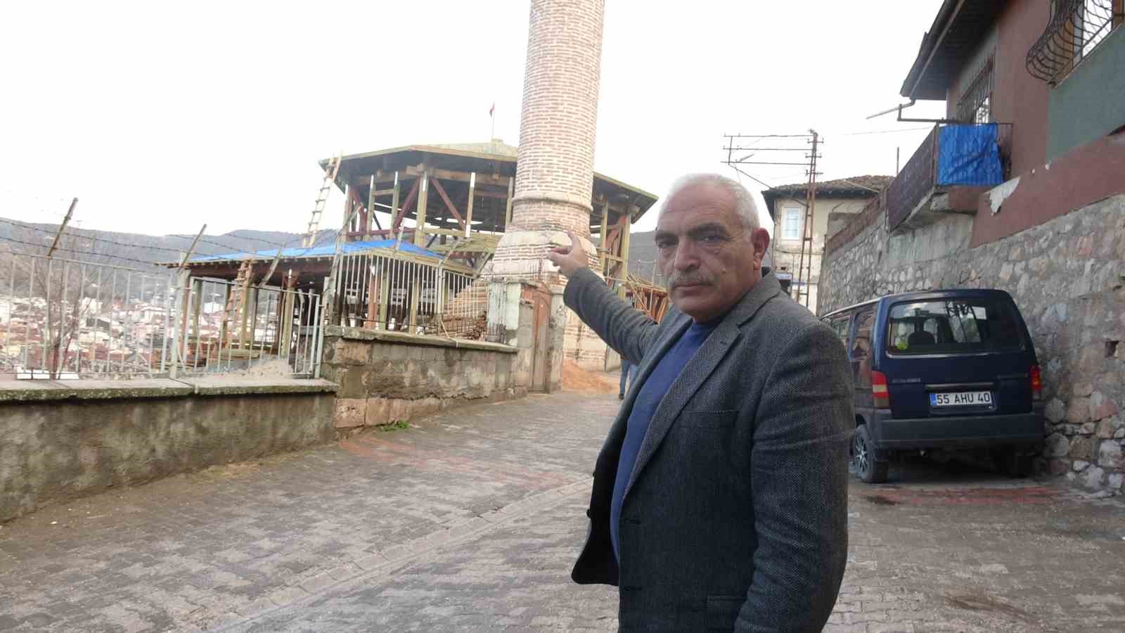TOKAT’TA MİNARESİ ÖKSÜZ KALAN 6 ASIRLIK CAMİNİN İNŞAATI DEVAM EDİYOR,