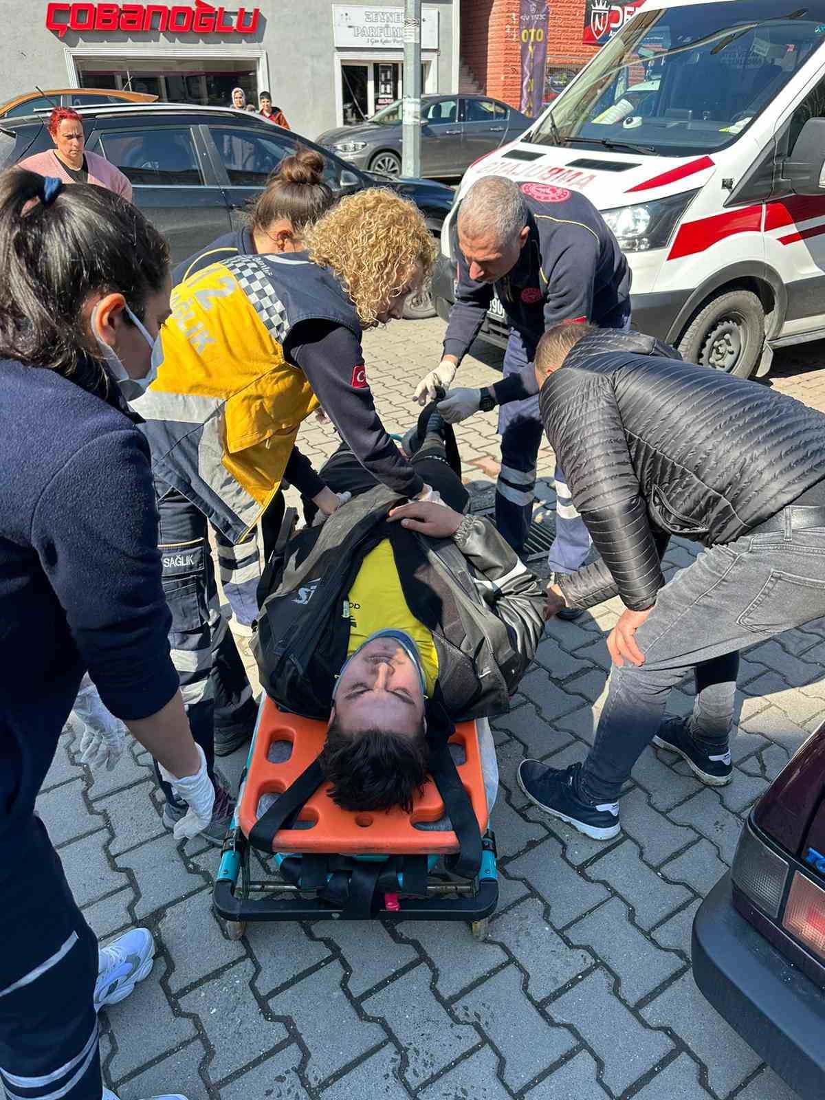 ZONGULDAK(İHA)-ZONGULDAK’IN KOZLU İLÇESİNDE MİNİBÜS VE MOTOSİKLET ÇARPIŞTI. KAZADA MOTOSİKLET SÜRÜCÜSÜ