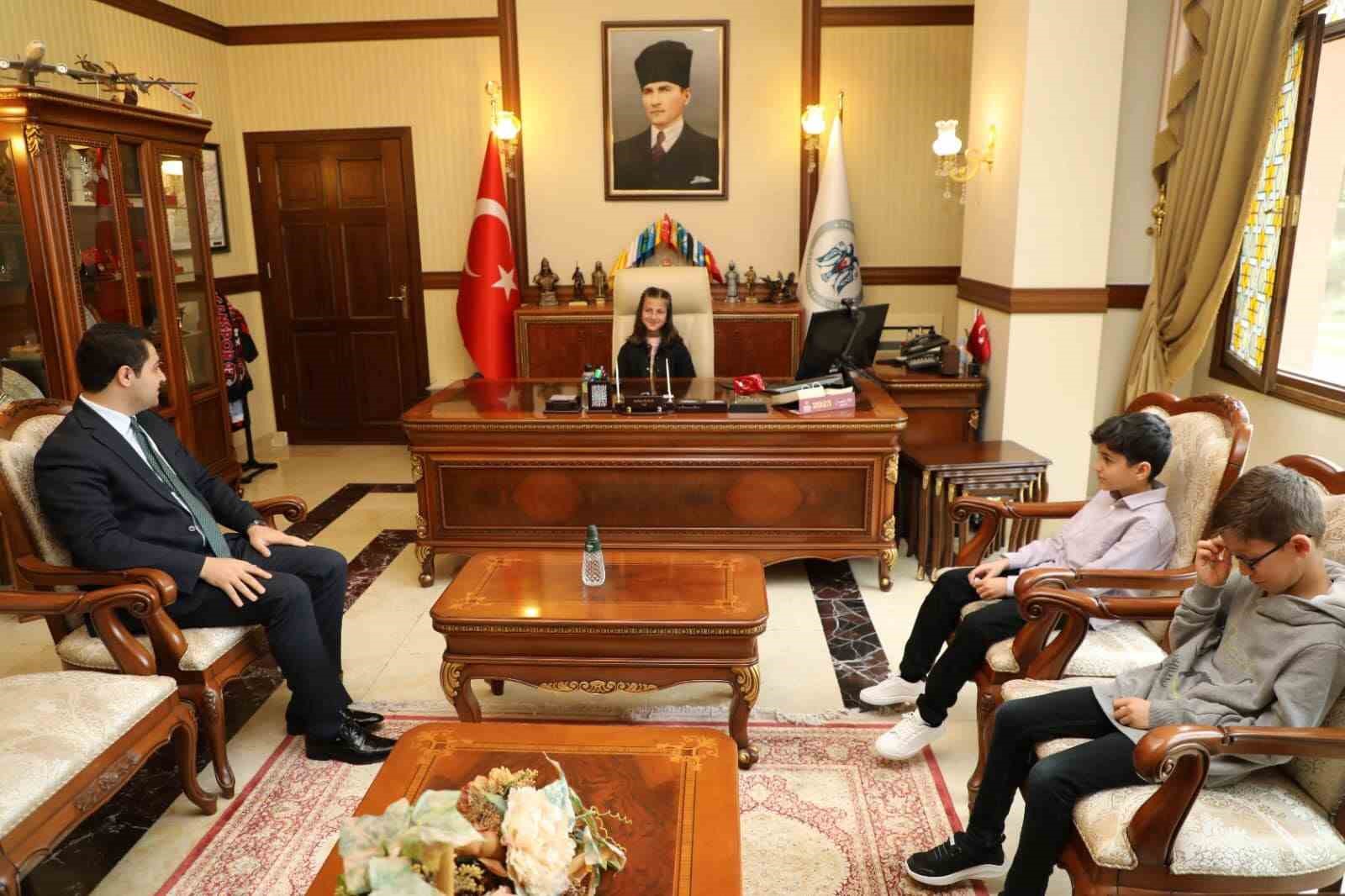 ERZİNCAN VALİLİĞİ MAKAMI, TEMSİLİ OLARAK 4’ÜNCÜ SINIF ÖĞRENCİSİ İKRANUR SAZLI’YA