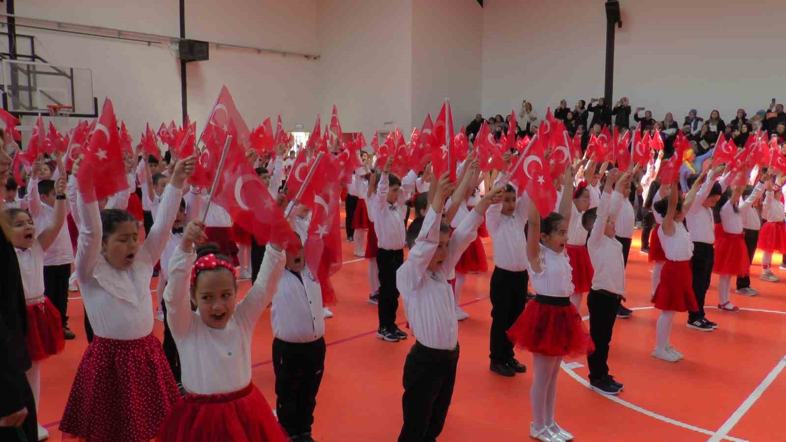 KAYSERİ’DE 23 NİSAN ULUSAL EGEMENLİK VE ÇOCUK BAYRAMI DOLAYISIYLA KUTLAMA