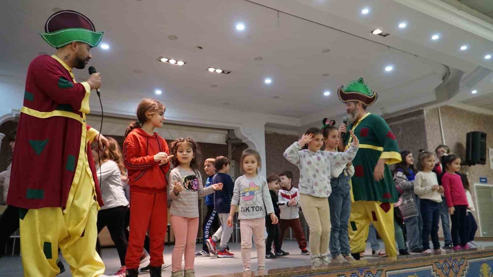 GÖLCÜK’TE DÜZENLENEN GELENEKSEL RAMAZAN AKŞAMI ÇOCUK ŞENLİĞİ, ÇOCUKLARA EĞLENCELİ VE