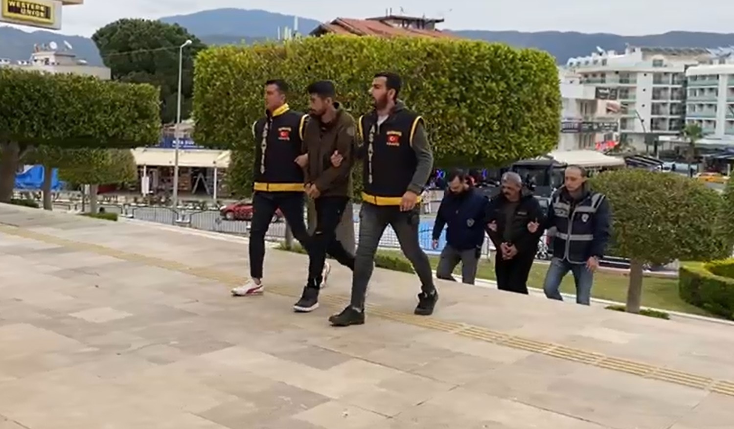 MUĞLA'NIN MARMARİS İLÇESİNDE BİR ŞAHSIN CEP TELEFONUNDAN MOBİL BANKACILIK UYGULAMASINI