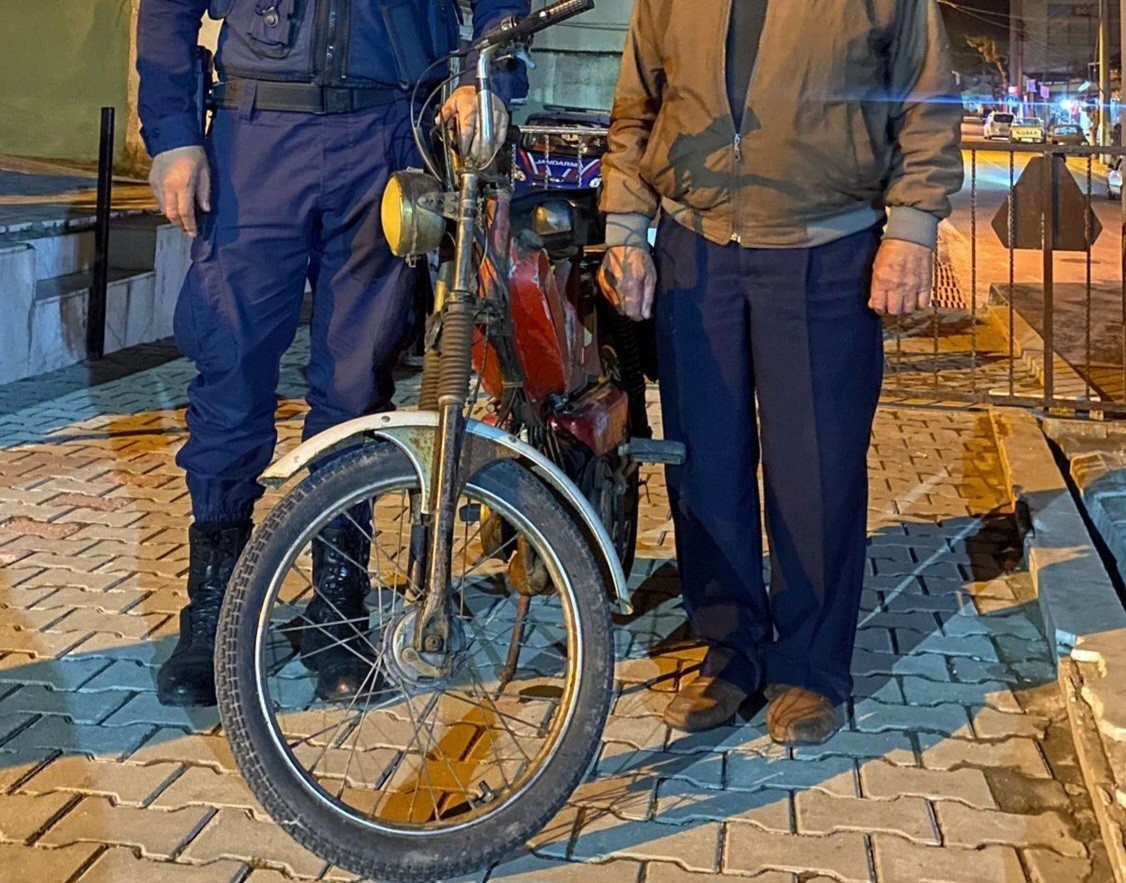 AYDIN'IN SÖKE İLÇESİNDE BİR ŞAHSA AİT ÇALINAN MOTOSİKLET JANDARMA EKİPLERİ