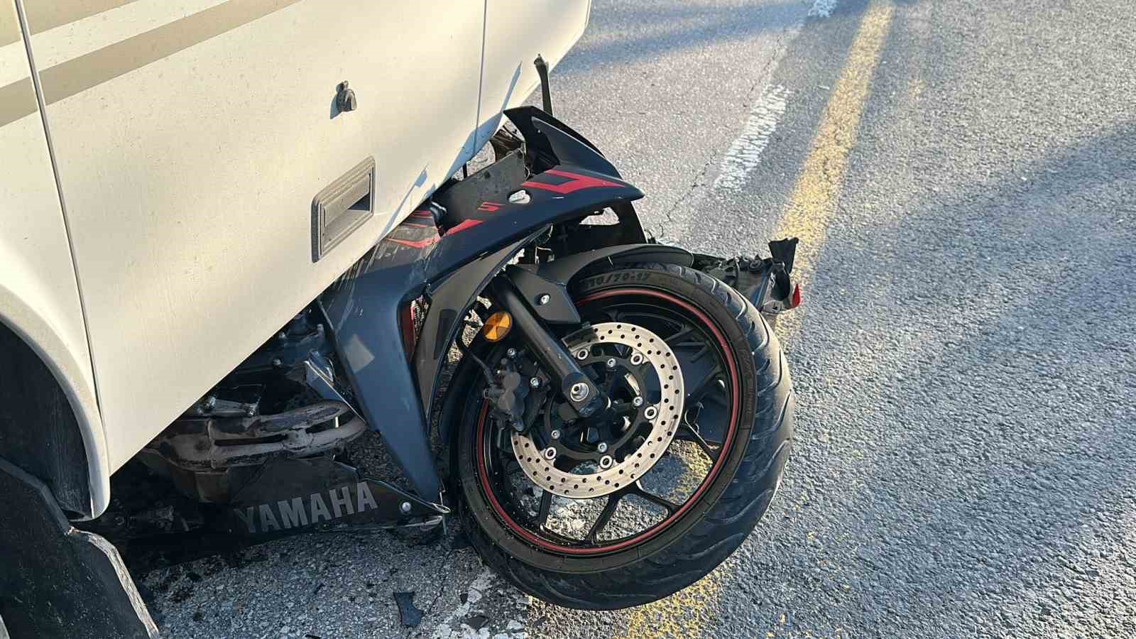 ELAZIĞ’DA MOTOSİKLET İLE MİDİBÜSÜN ÇARPIŞMASI SONUCU MEYDANA GELEN KAZADA 1’İ