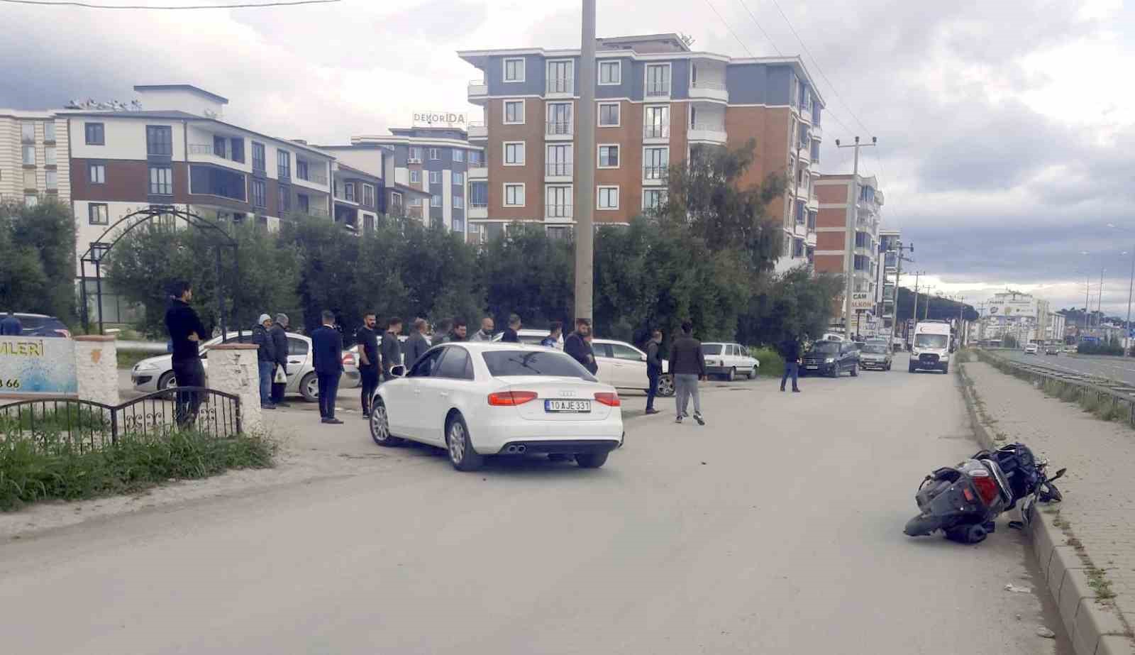EDREMİT İLÇESİNDE MOTOSİKLET VE OTOMOBİLİN ÇARPIŞTIĞI KAZADA MOTOSİKLET SÜRÜCÜSÜ AĞIR