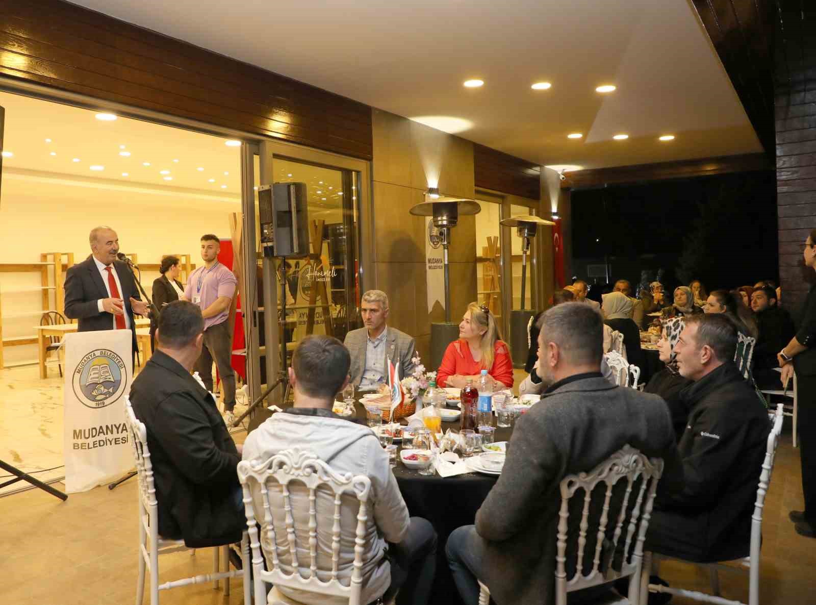 MUDANYA BELEDİYESİ MUDANYA MAHALLE MUHTARLARINI, AİLELERİYLE BİRLİKTE İFTARDA AĞIRLADI.