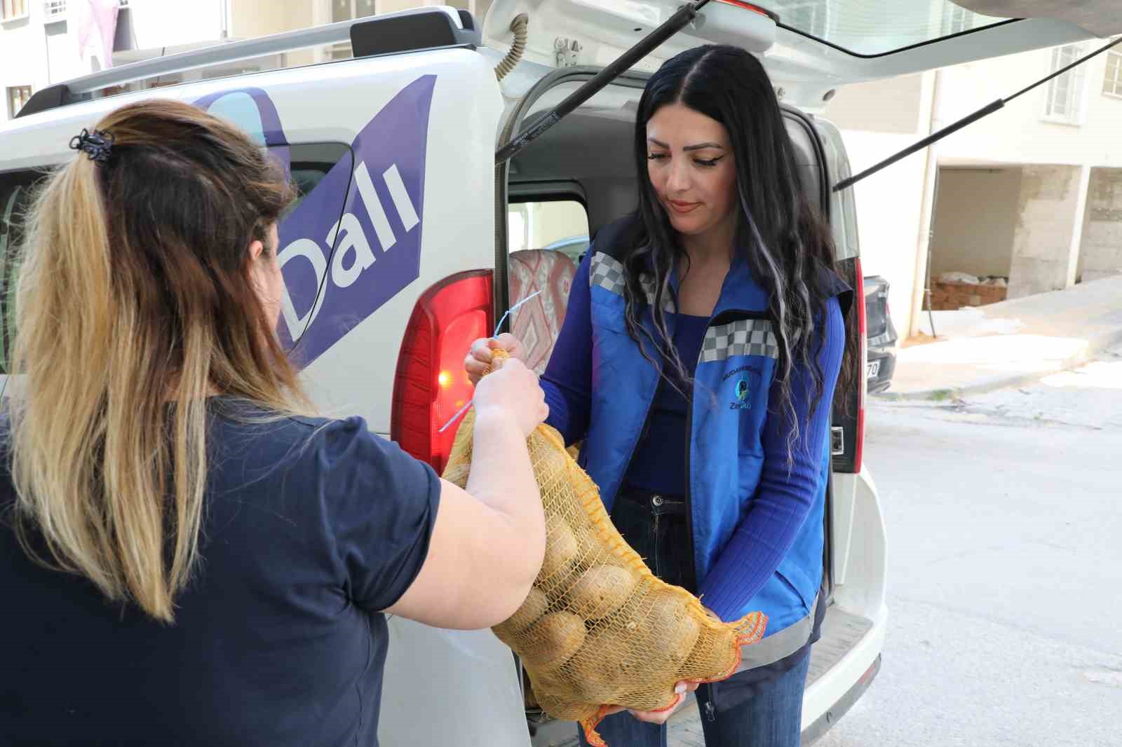 MUDANYA BELEDİYESİ, AFYONKARAHİSAR’IN ŞUHUT İLÇESİNDE ÇİFTÇİDEN ALDIĞI 30 TON PATATESİ