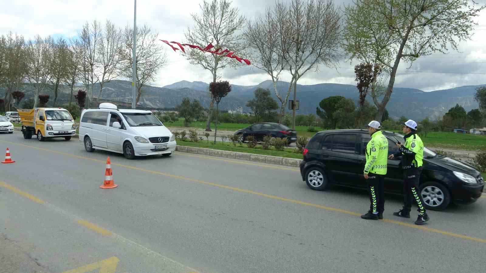 MUĞLA’DA BAYRAM ÖNCESİNDE ARTAN TRAFİKTE KAZALARIN ÖNLENMESİ AMACIYLA DRONELİ DENETİM