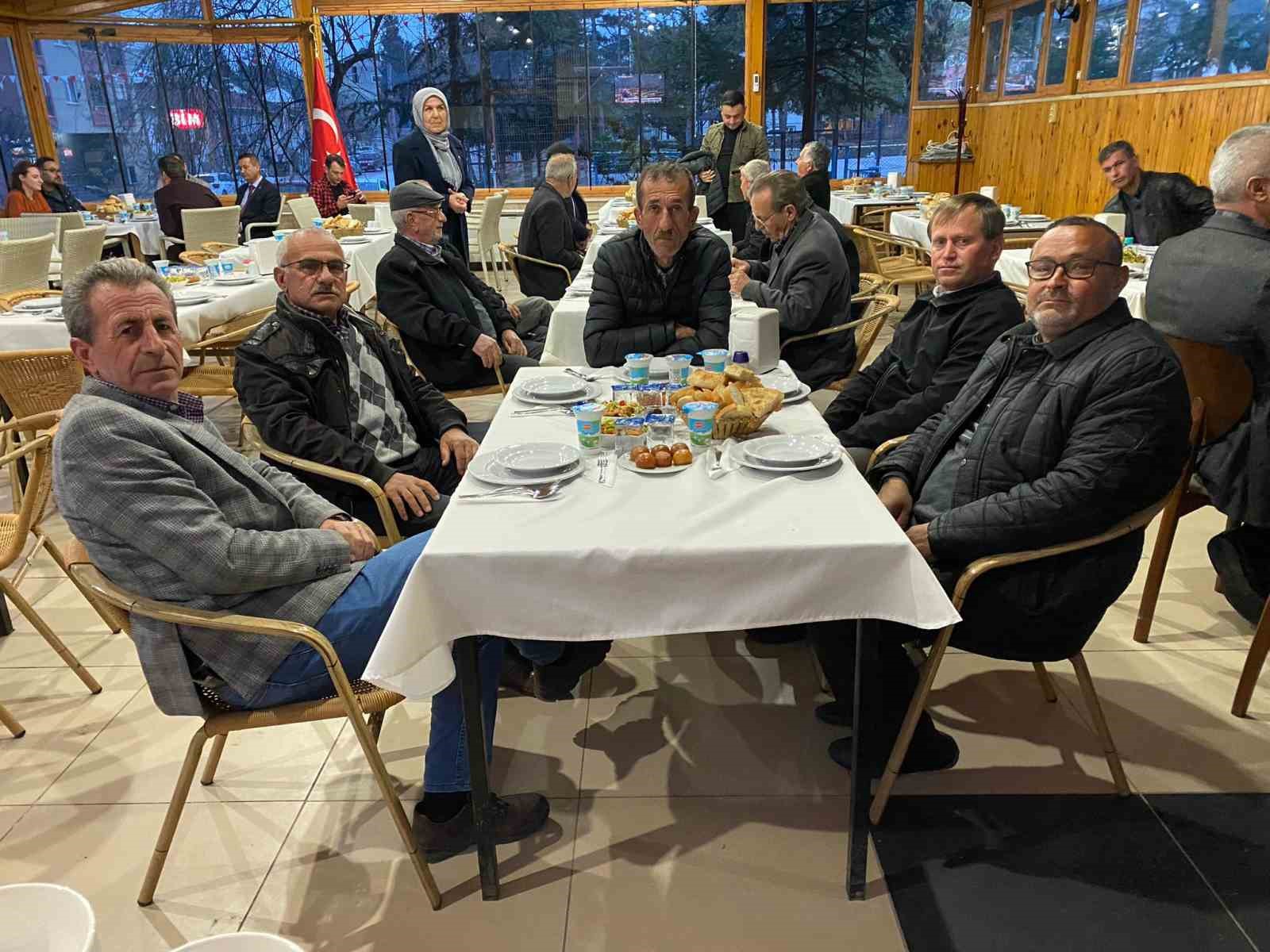 BİLECİK’İN GÖLPAZARI İLÇESİNDE MUHTARLAR DERNEĞİ TARAFINDAN GELENEKSEL İFTAR YEMEĞİ PROGRAMI
