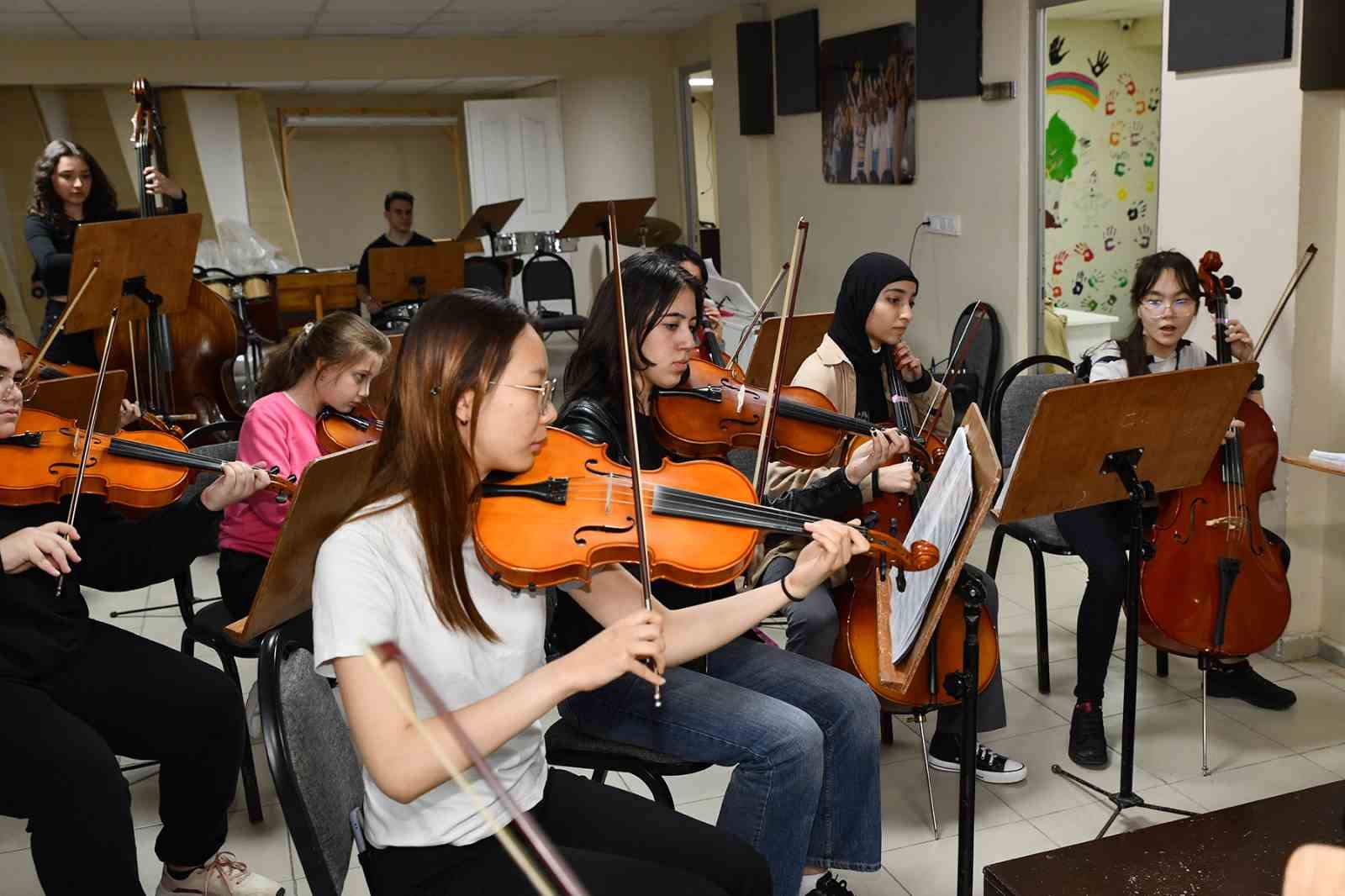 TEPEBAŞI BELEDİYESİ İKİ ELİN SESİ VAR ÇOCUK VE GENÇLİK SENFONİ