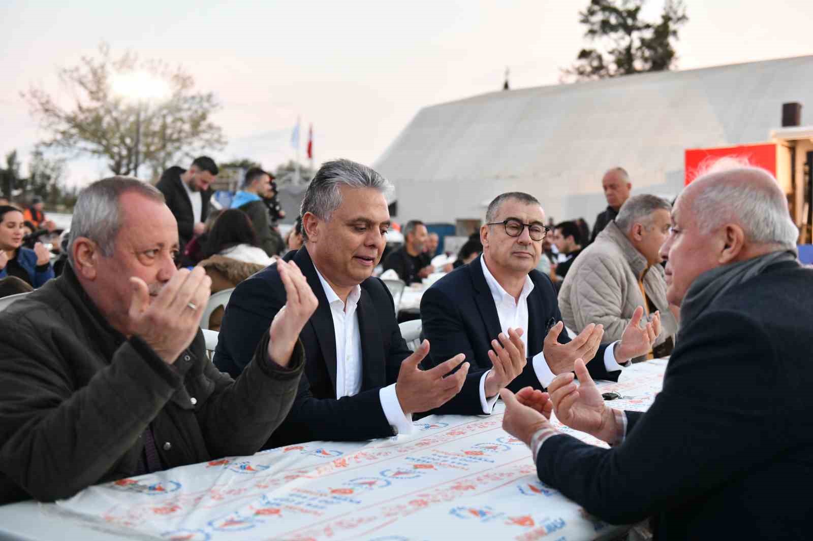 MURATPAŞA BELEDİYE BAŞKANI ÜMİT UYSAL, ERMENEK MAHALLESİ’NDE DÜZENLENEN İFTARDA “MURATPAŞAMIZDA,