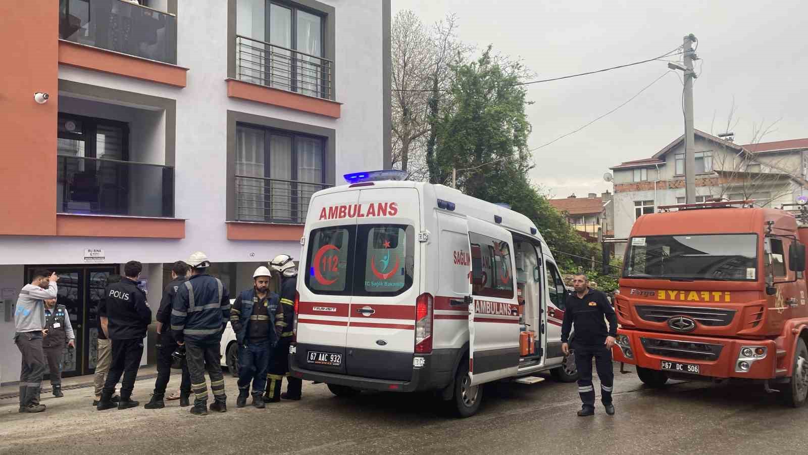 ZONGULDAK’TA  BİR APARTMANIN DÖRDÜNCÜ KATINDA MUTFAKTA UNUTULAN TENCERE PATLADI.