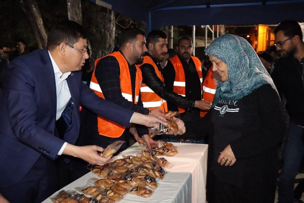 NAZİLLİ BELEDİYESİ, KADİR GECESİ MÜNASEBETİYLE TERAVİH NAMAZININ ARDINDAN 50 AYRI