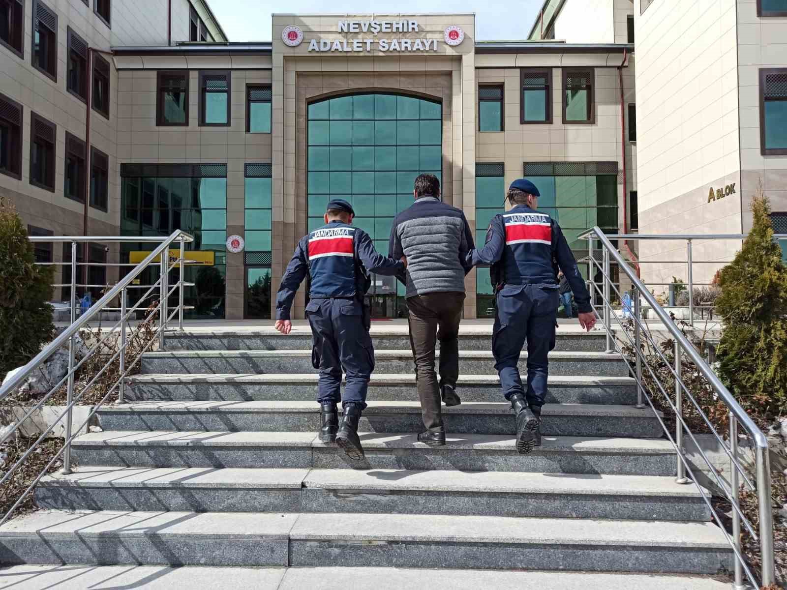 NEVŞEHİR’DE 25 YIL 6 AY KESİNLEŞMİŞ HAPİS CEZASI BULUNAN FİRARİ