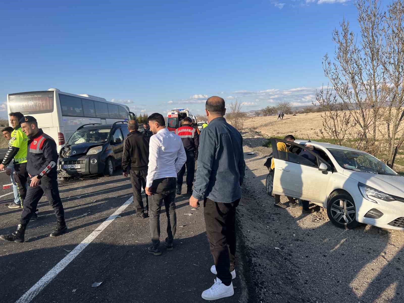 NEVŞEHİR’DE MEYDANA GELEN TRAFİK KAZASINDA 4 KİŞİ YARALANDI.