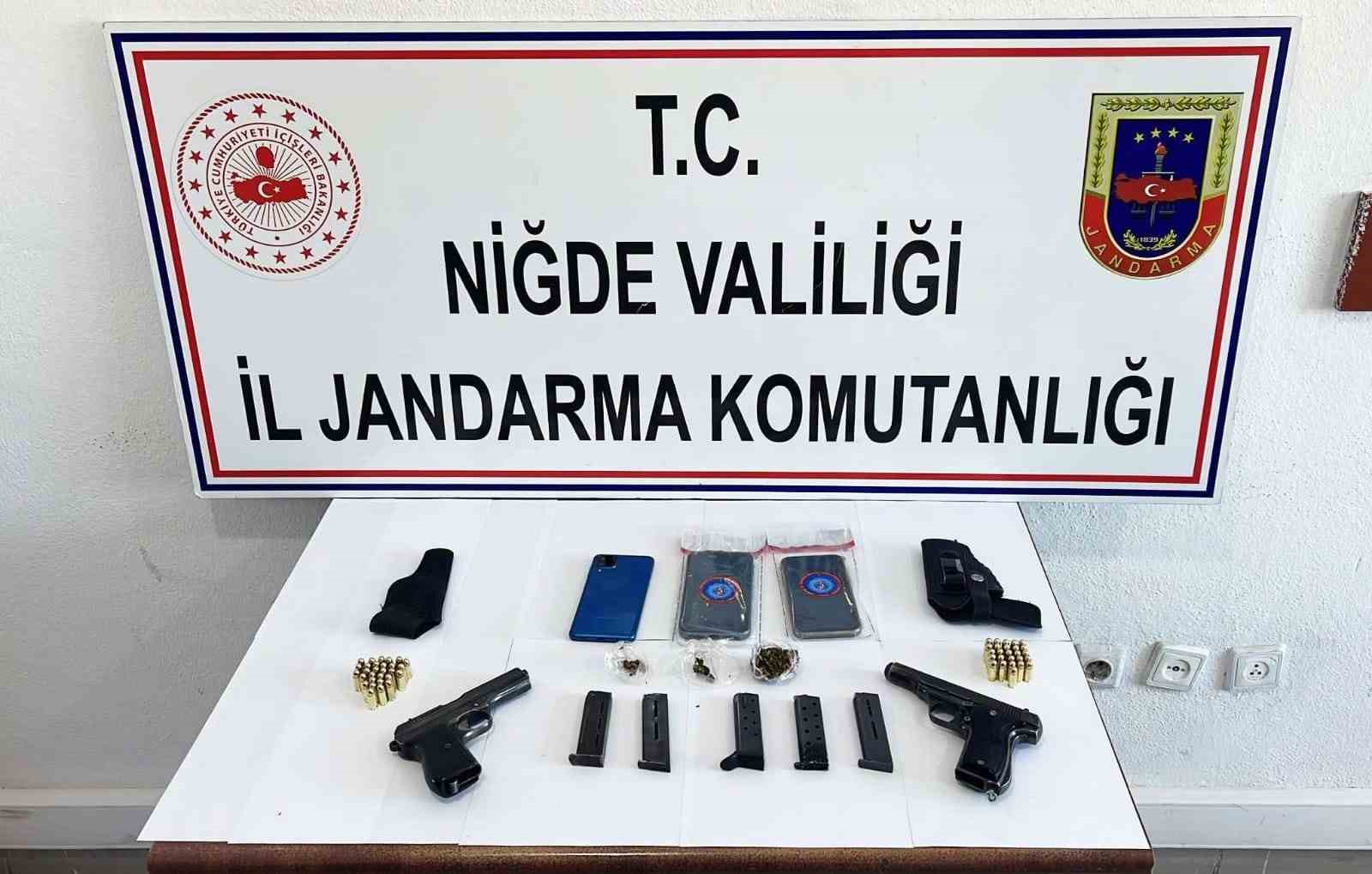 NİĞDE’DE DÜZENLENEN UYUŞTURUCU OPERASYONUNDA GÖZALTINA ALINAN 4 ŞÜPHELİ TUTUKLANDI.