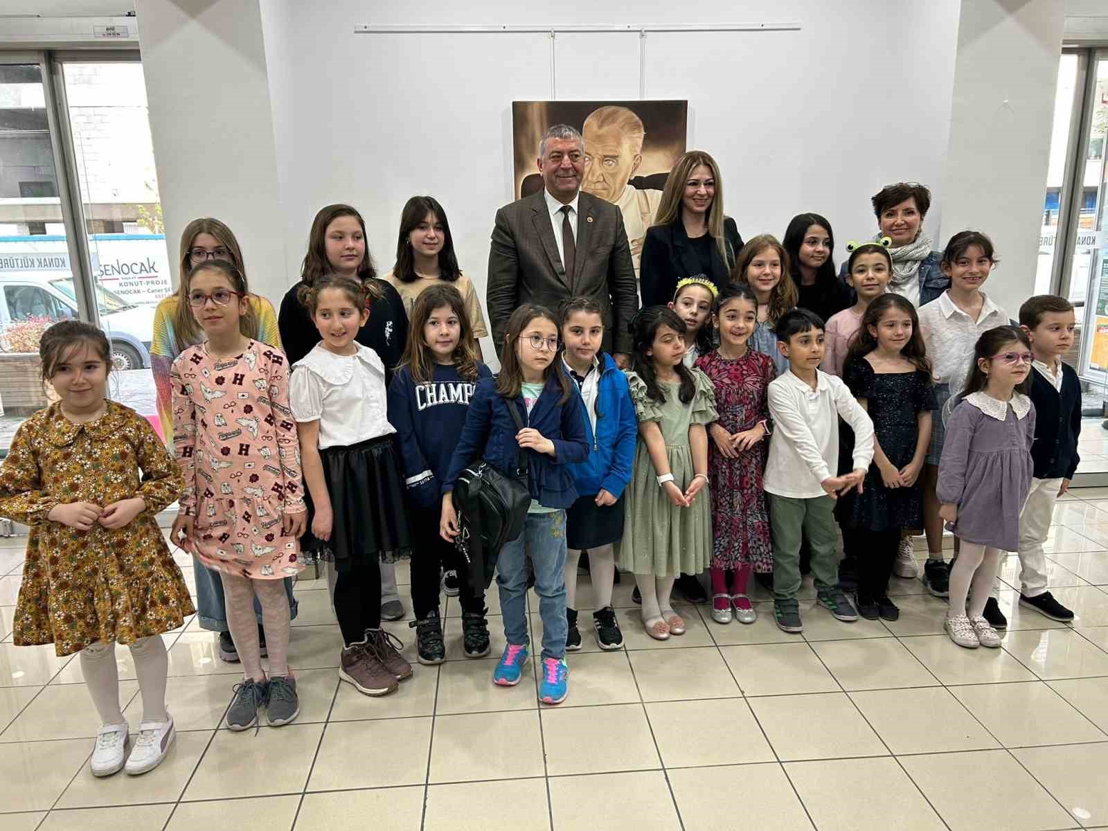 NİLÜFER BELEDİYESİ’NİN DÜZENLEDİĞİ EBRU ATÖLYESİ’NE KATILAN KURSİYERLERİN, EĞİTİM DÖNEMİ BOYUNCA