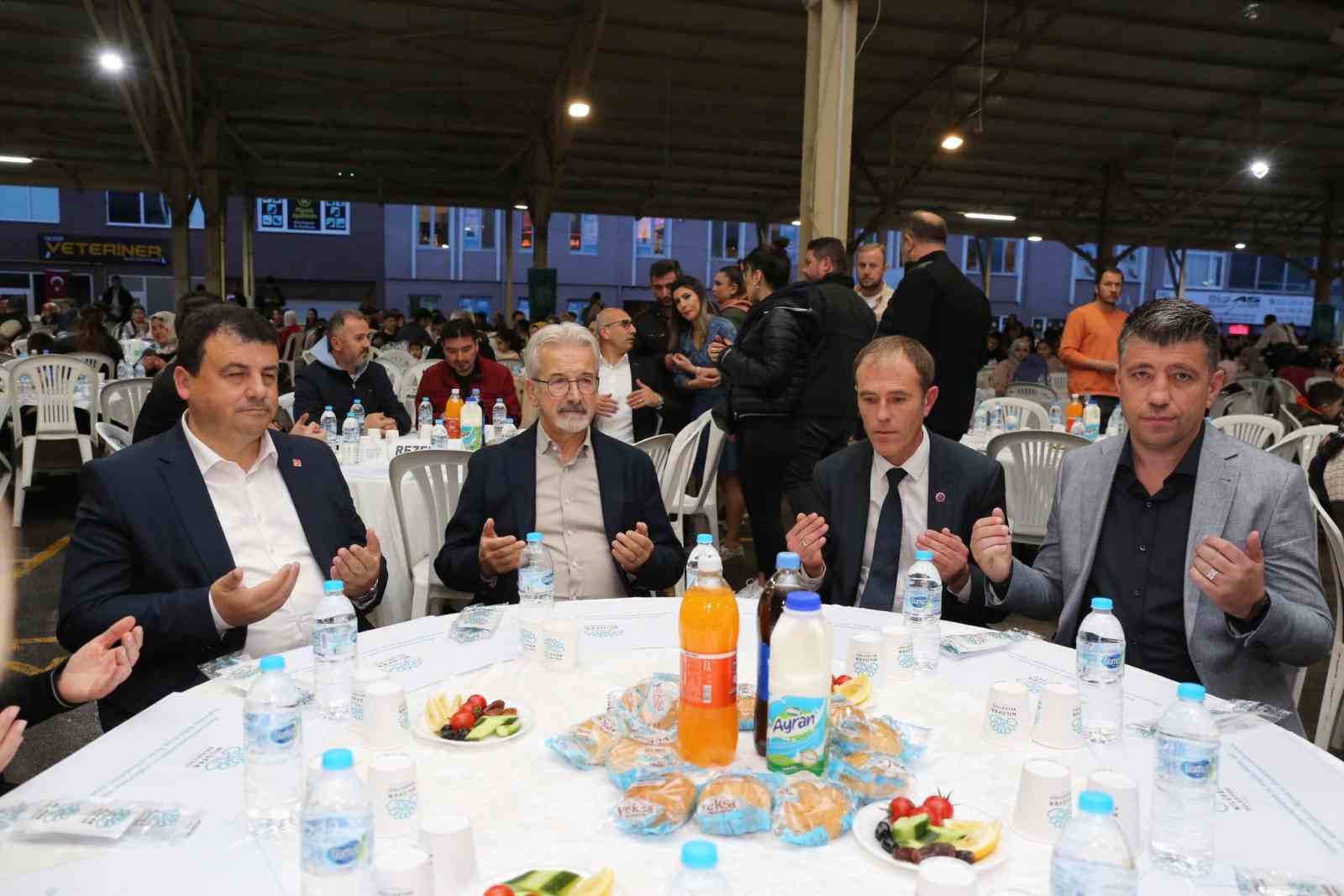 NİLÜFER BELEDİYESİ, KIRSAL MAHALLELERDE DÜZENLEDİĞİ TOPLU İFTARLARLA RAMAZAN BEREKETİNİ VATANDAŞLARLA