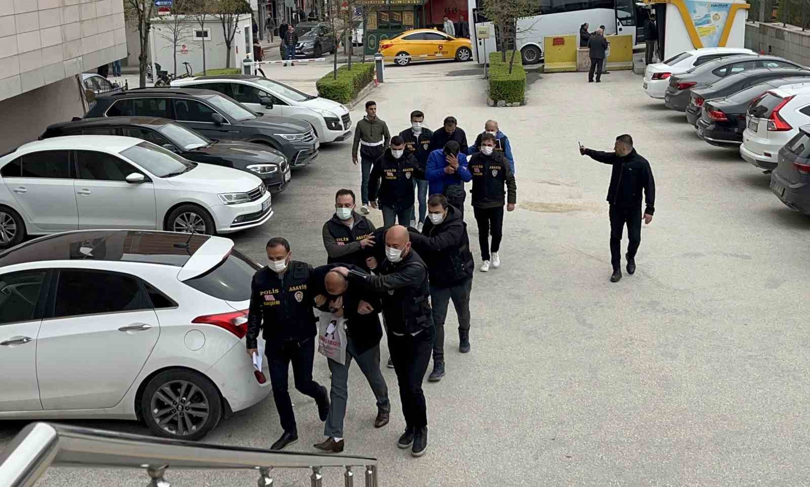 ESKİŞEHİR MERKEZLİ 4 İLDE GERÇEKLEŞTİRİLEN ‘NİTELİKLİ DOLANDIRICILIK’ OPERASYONUNDA YAKALANARAK ADLİYEYE