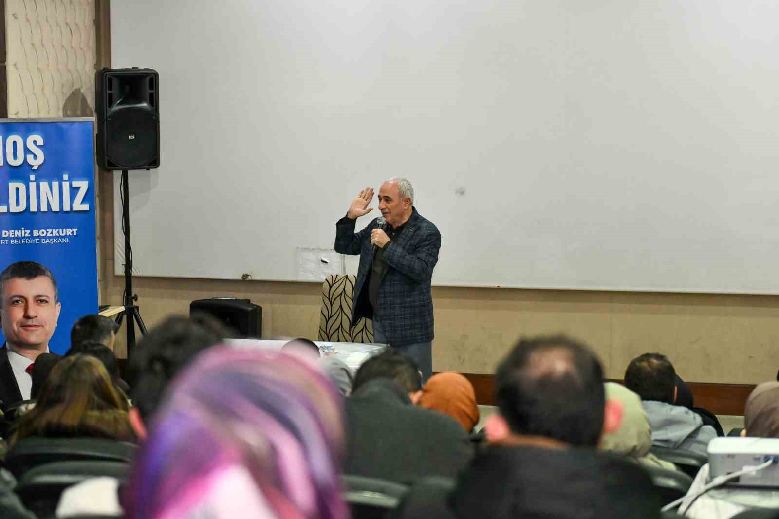 YAZAR PROF. DR. NURULLAH GENÇ, ESENYURT’TA OKURLARIYLA BULUŞTU. ESENYURT BELEDİYESİ’NİN