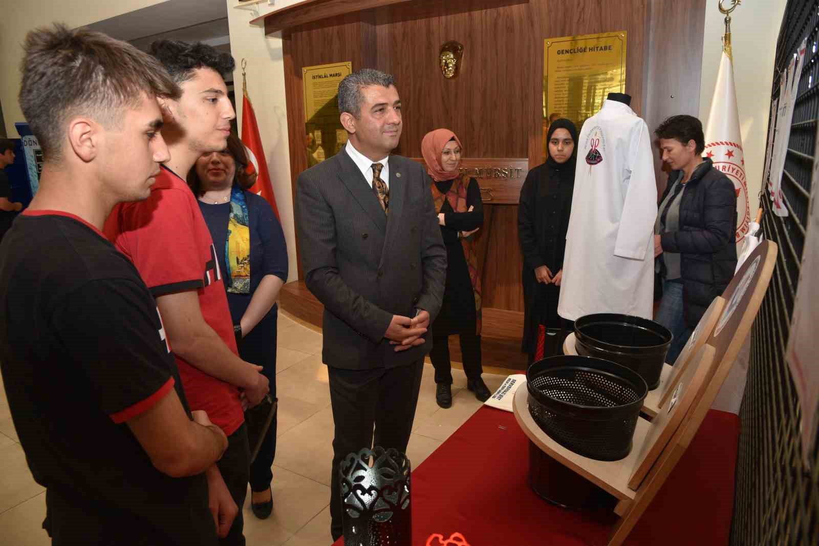 DENİZLİ’DE ÖĞRENCİLERİN HAZIRLAYARAK PATENT VE TASARIM BAŞVURUSU SONUCU TESCİL ALMIŞ