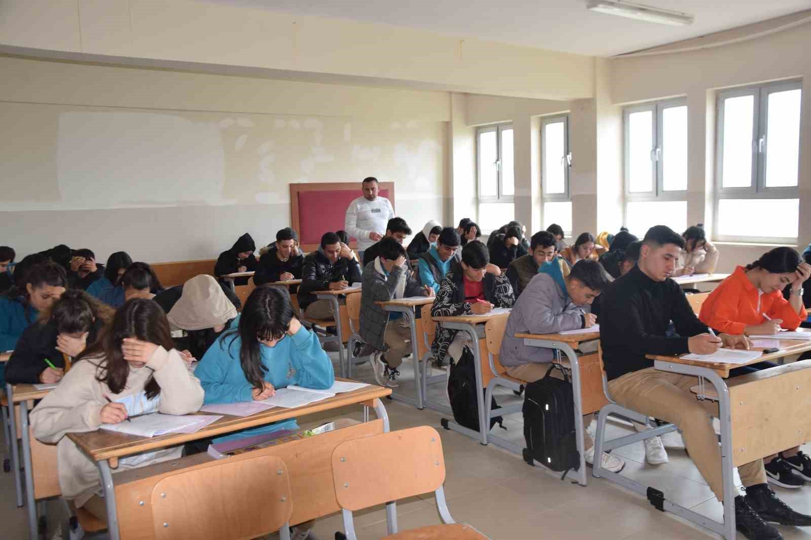 ÖĞRENCİLERE DENEME SINAVI DESTEĞİ