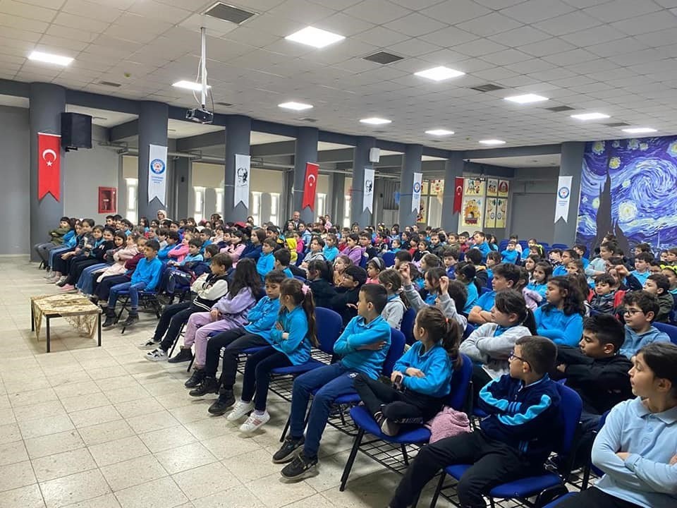 DÜZCE 23 NİSAN İLKOKUL ÖĞRENCİLERİNE HASTALIKLARIN BAŞLANGIÇ NOKTASI OLAN AĞIZ