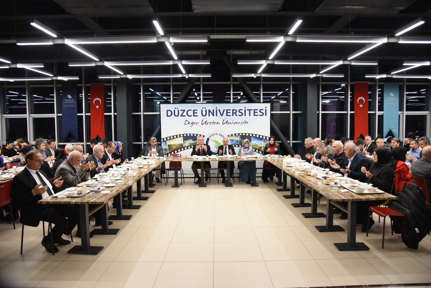 DÜZCE BELEDİYE BAŞKANI DR. FARUK ÖZLÜ VE REKTÖR PROF. DR.