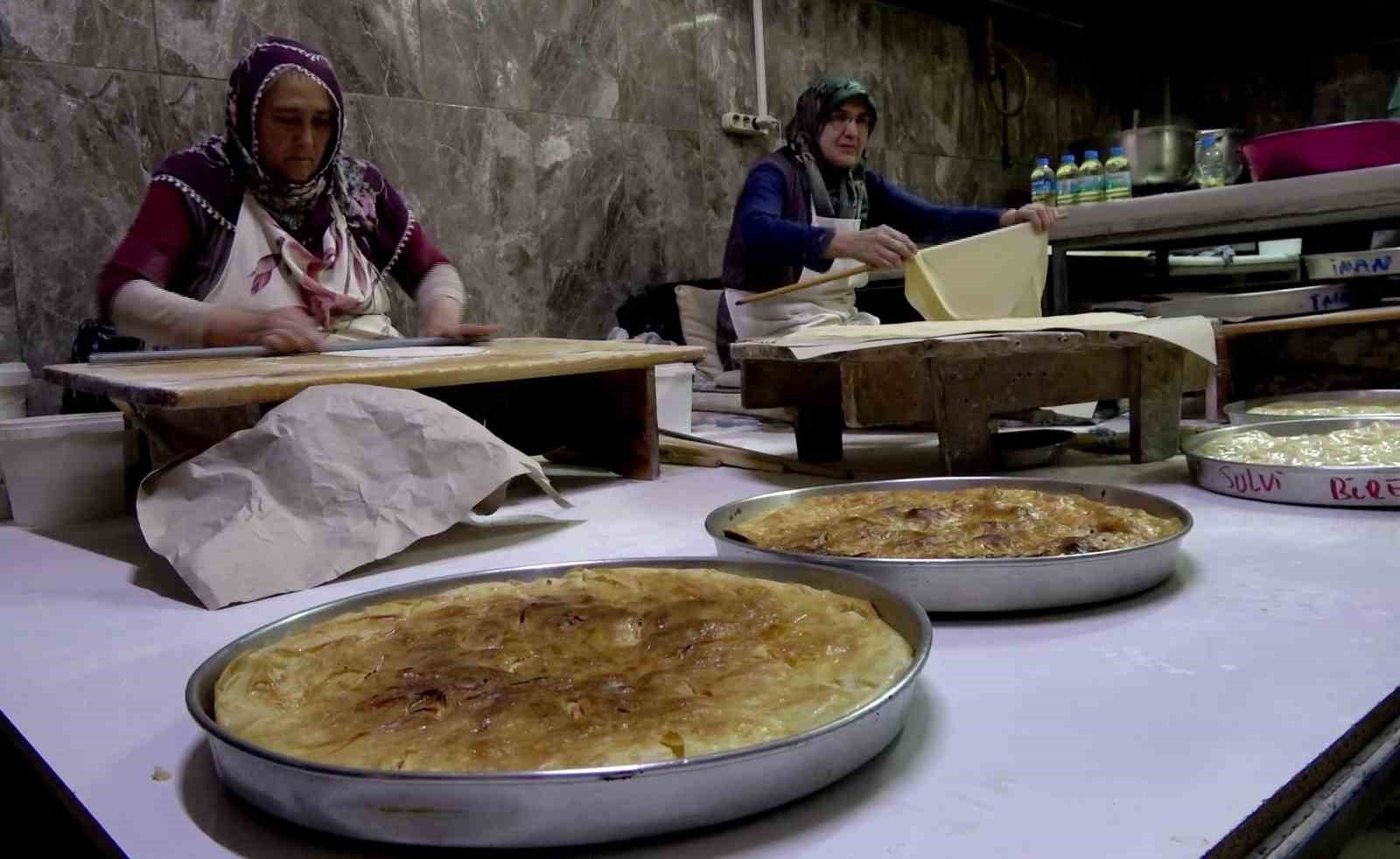 YOZGAT’TA BAYRAMDA İKRAM EDİLECEK SU BÖREĞİ VE TATLILARIN HAZIRLIĞI DEVAM