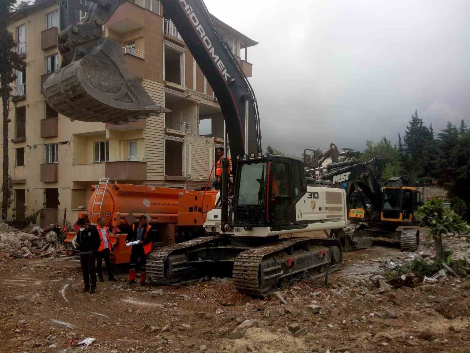 ANTALYA'NIN GAZİPAŞA İLÇESİNDEN DEPREM BÖLGESİNE GÖREVLENDİRİLEN VE 2 AYDIR AFET