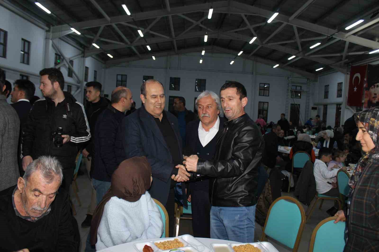 KAYMAKAM YÜKSEL ÜNAL YETİM VE ÖKSÜZ ÇOCUKLAR İLE İFTAR AÇTI