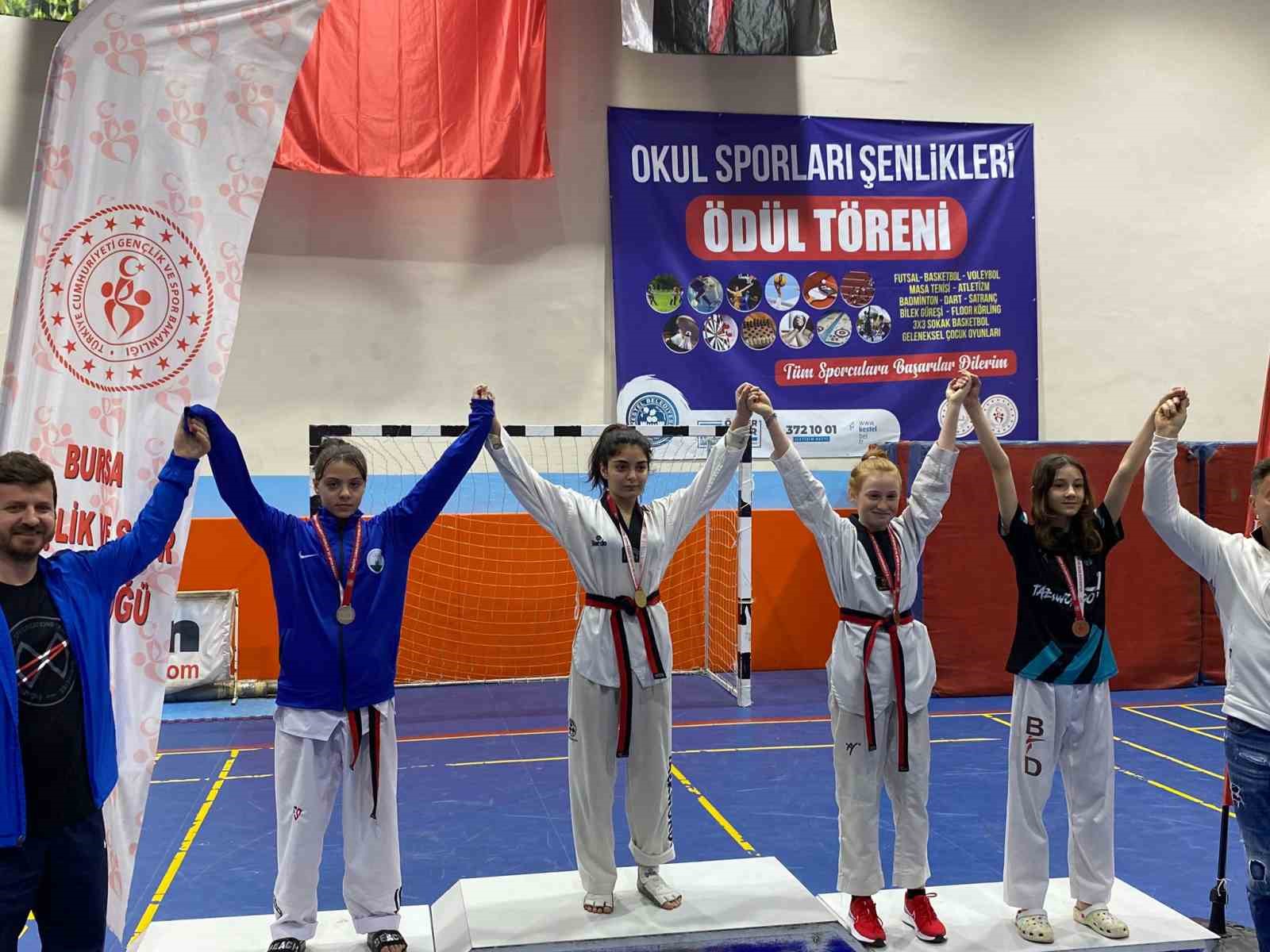 OSMANGAZİLİ SPORCULARDAN ÇİFTE BAYRAM