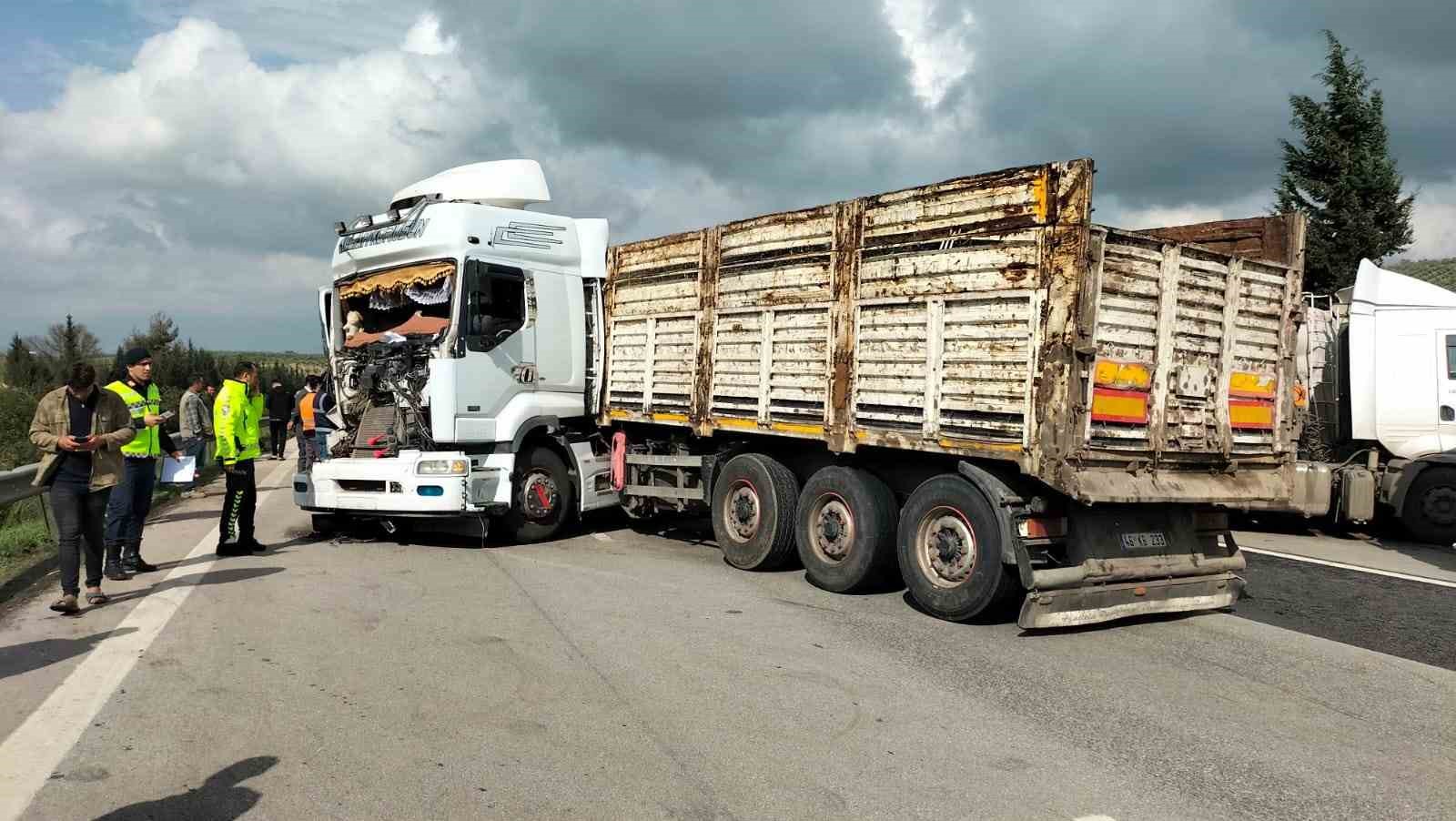 OSMANİYE'NİN DÜZİÇİ İLÇESİ SINIRLARINDA OTOBANDA 3 TIRIN KARIŞTIĞI KAZADA 2