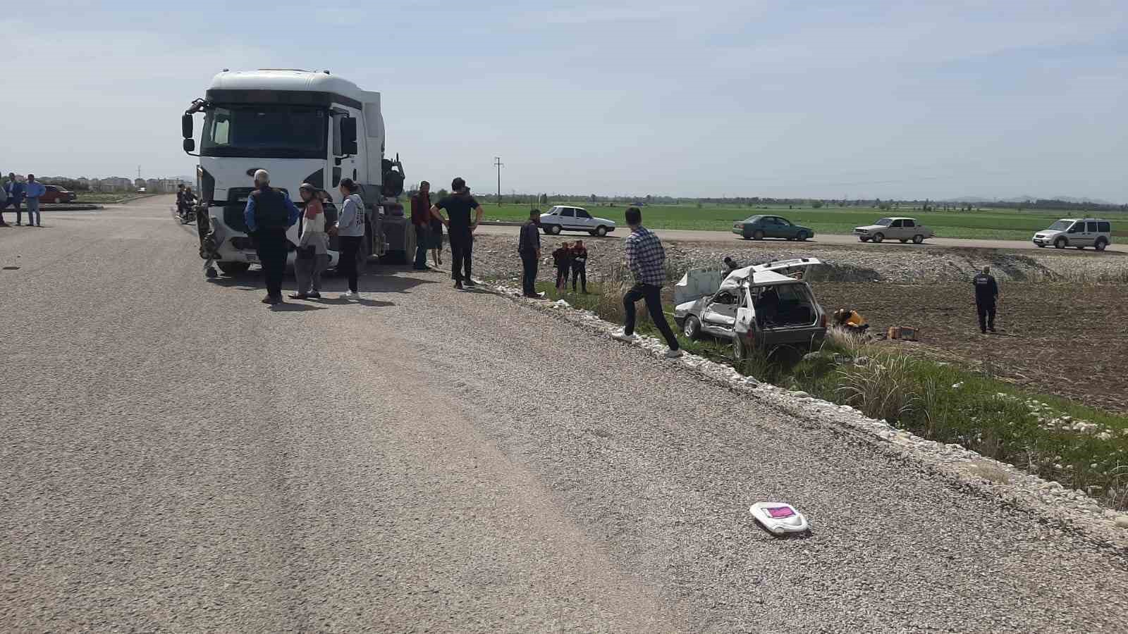 KADİRLİ İLÇESİNDE BETON MİKSERİ İLE OTOMOBİLİN ÇARPIŞMASI SONUCU 2 KİŞİ