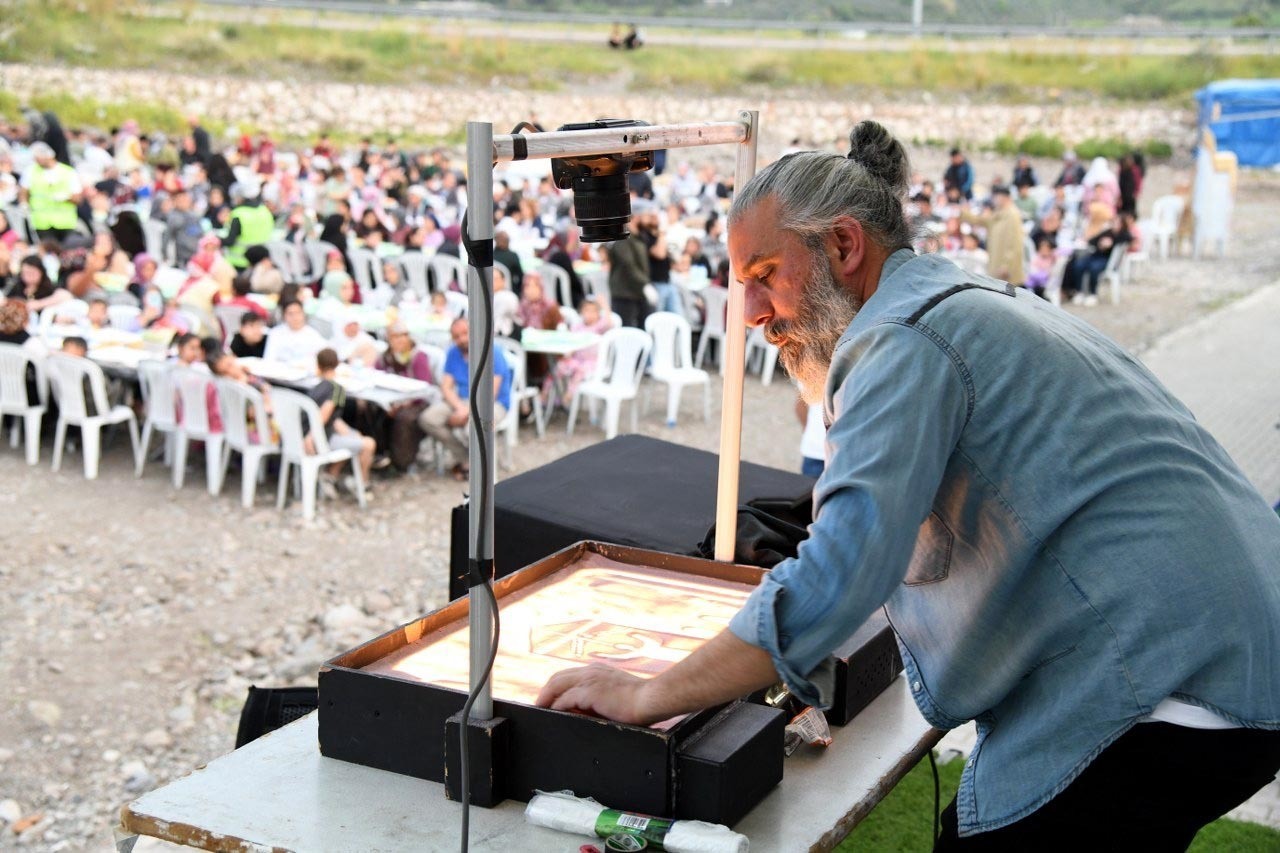 OSMANİYE’DE İFTAR ÖNCESİ KUM SANATI VE SEMAZEN