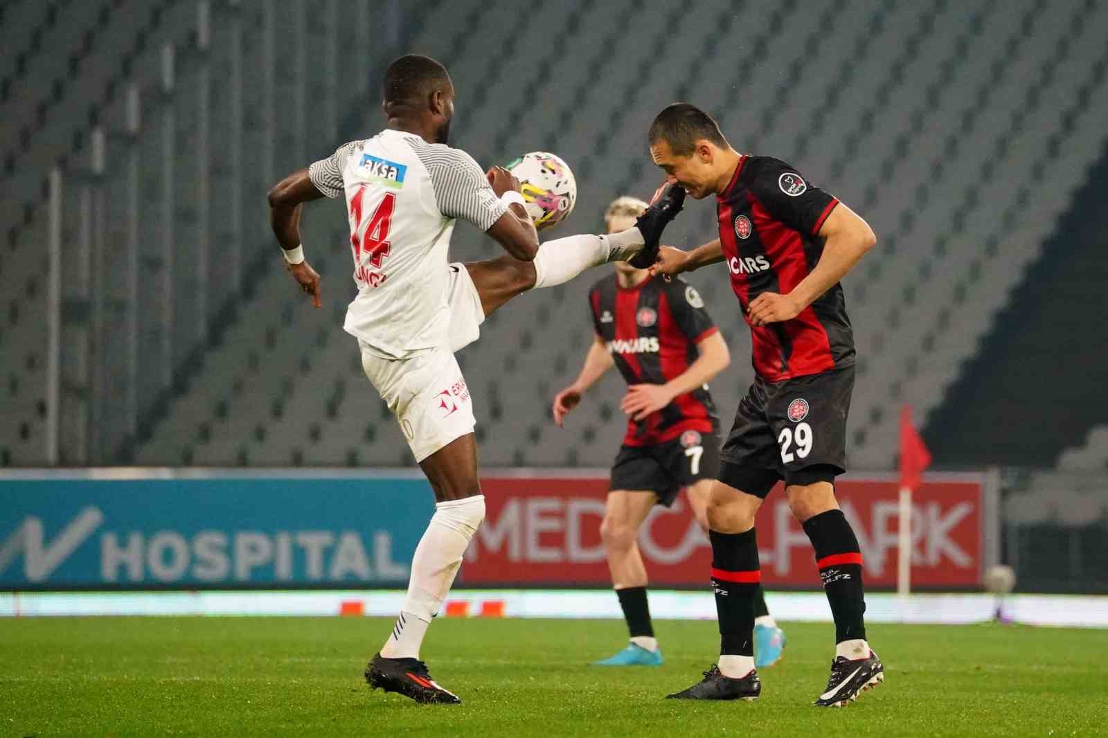 FATİH KARAGÜMRÜK’TE OTABEK SHUKUROV VE EMİLİANO VİVİANO, ÜMRANİYESPOR KARŞISINDA GÖRDÜKLERİ