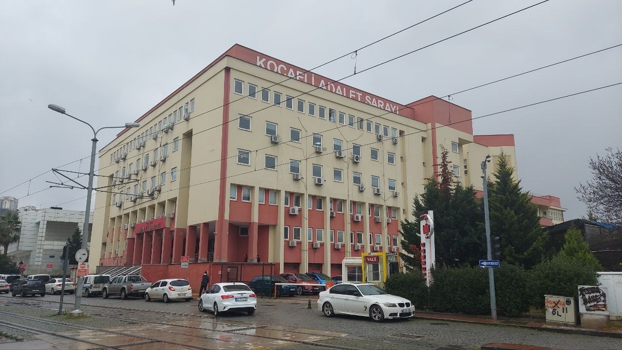 KOCAELİ'DE EVDEN KAÇAN 15 YAŞINDAKİ OTİZMLİ GENÇ KIZA TIR İÇİNDE