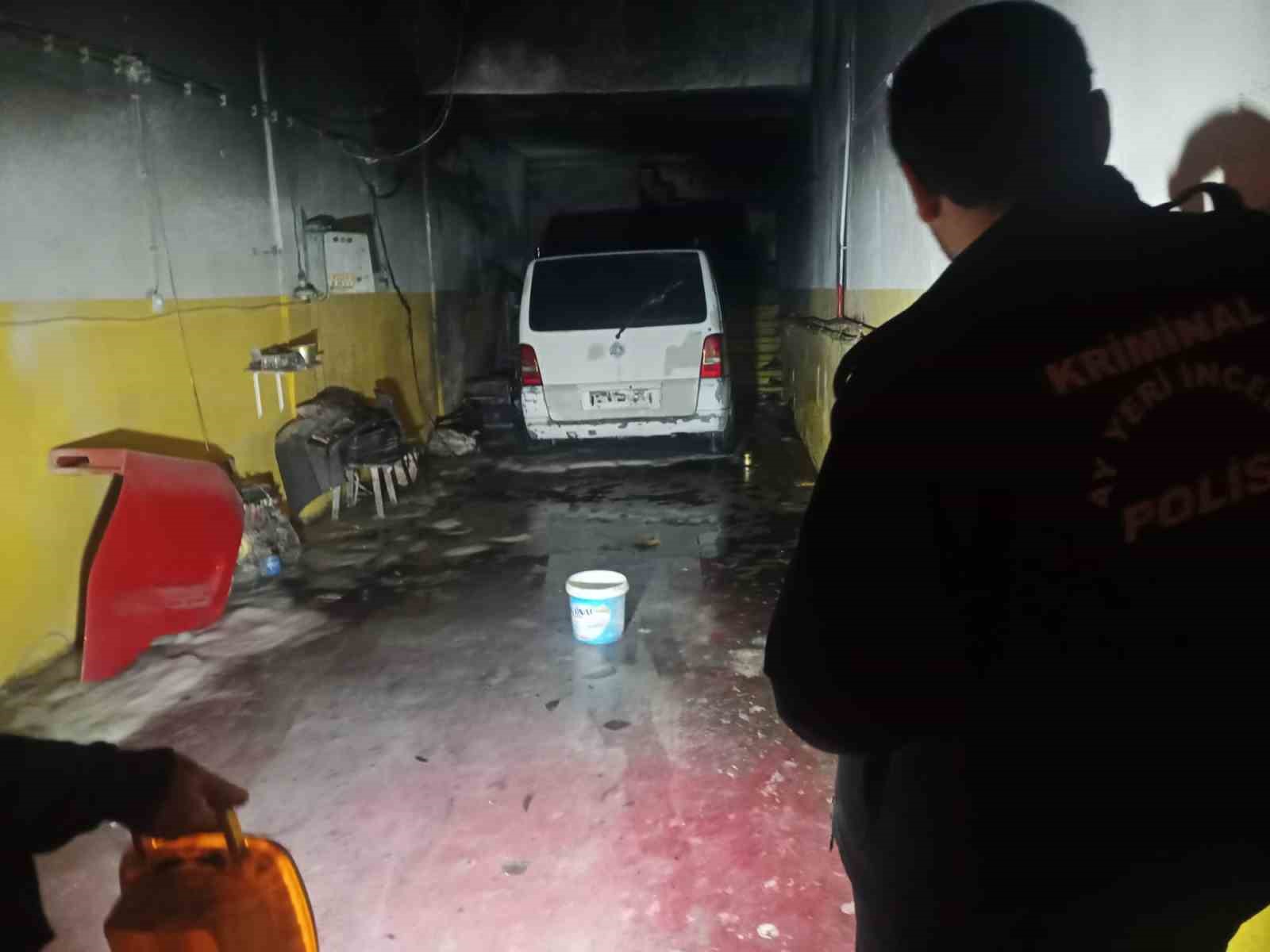 KAYSERİ'NİN KOCASİNAN İLÇESİNDE BULUNAN BİR OTO TAMİRCİDE YANGIN ÇIKTI. ÇIKAN