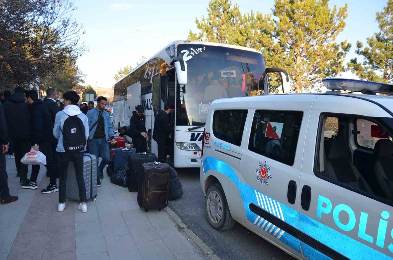 OTOBÜS ARIZALANINCA YOLCULAR YOLDA KALDI