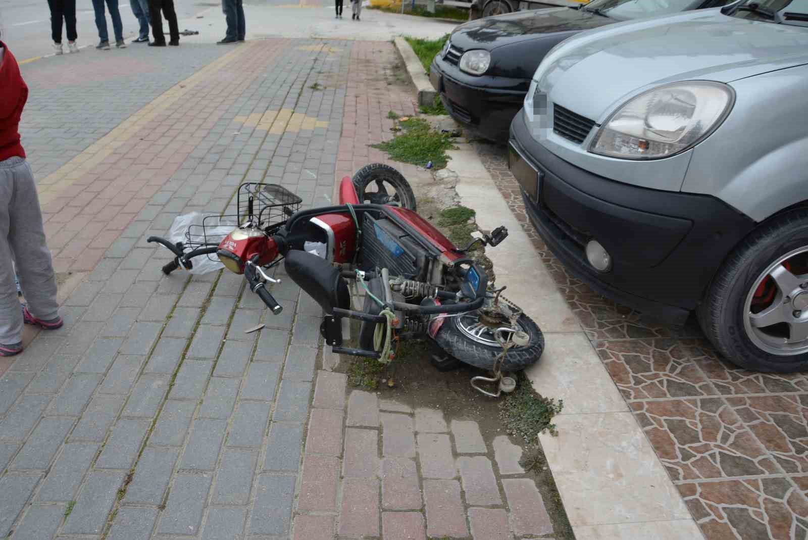 VELİ YILMAZ (55) İDARESİNDEKİ ELEKTRİKLİ MOTOSİKLETE, İDDİAYA GÖRE SAĞ ŞERİTTEN