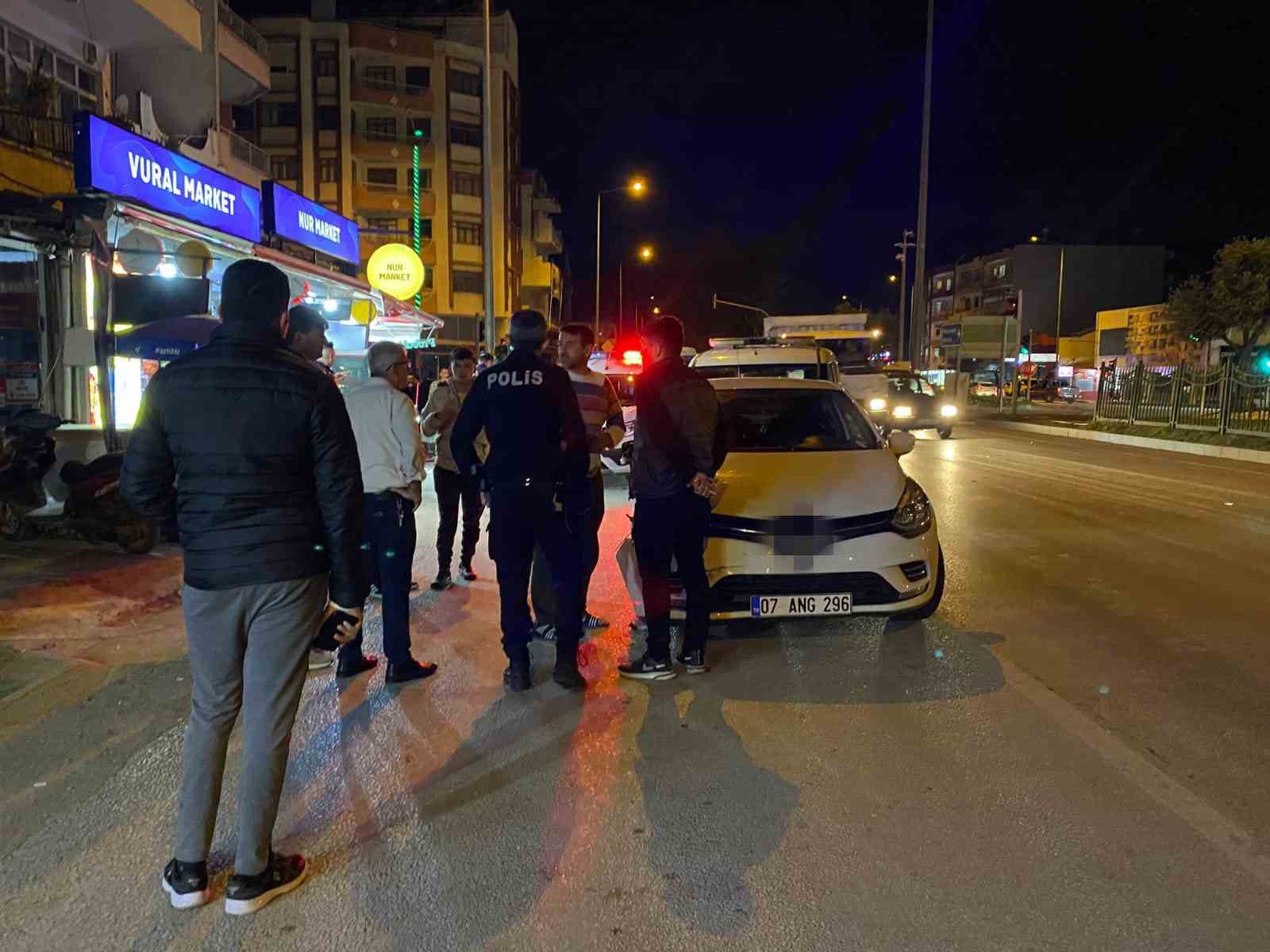 ANTALYA'NIN SERİK İLÇESİNDE MOTOSİKLET İLE OTOMOBİL ÇARPIŞTIĞI TRAFİK KAZASINDA 1