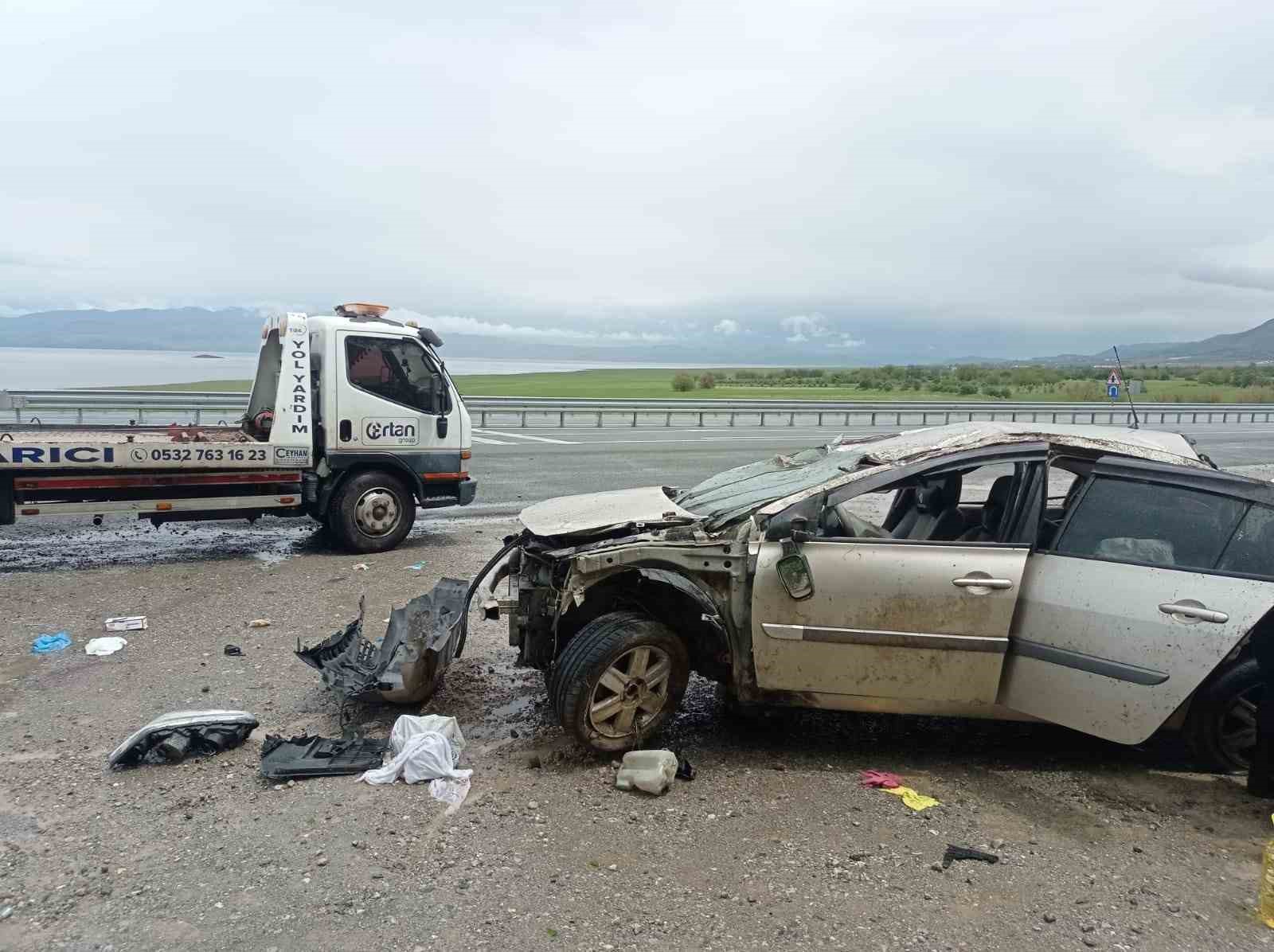 ELAZIĞ’DA OTOMOBİLİN TAKLA ATMASI SONUCU MEYDANA GELEN KAZADA, 3 KİŞİ