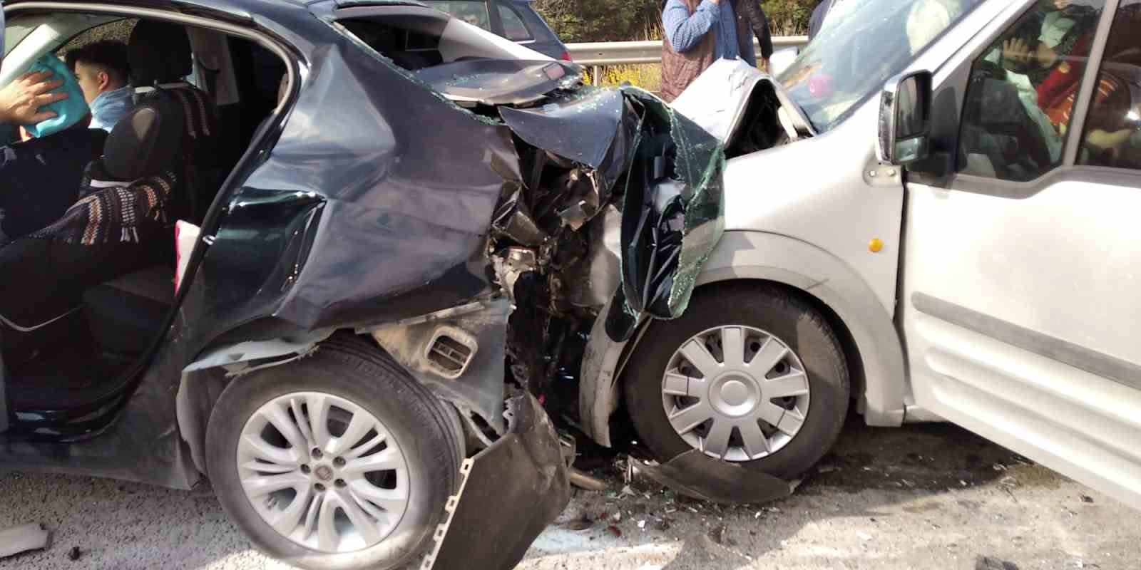 BOLU'DA TEM OTOYOLU’NDA 5 ARACIN KARIŞTIĞI ZİNCİRLEME TRAFİK KAZASINDA 6