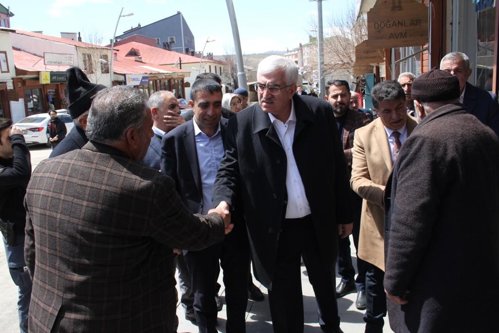 AK PARTİ ERZURUM MİLLETVEKİLİ ADAYI MEHMET EMİN ÖZ, TEKMAN’DA VATANDAŞLARLA