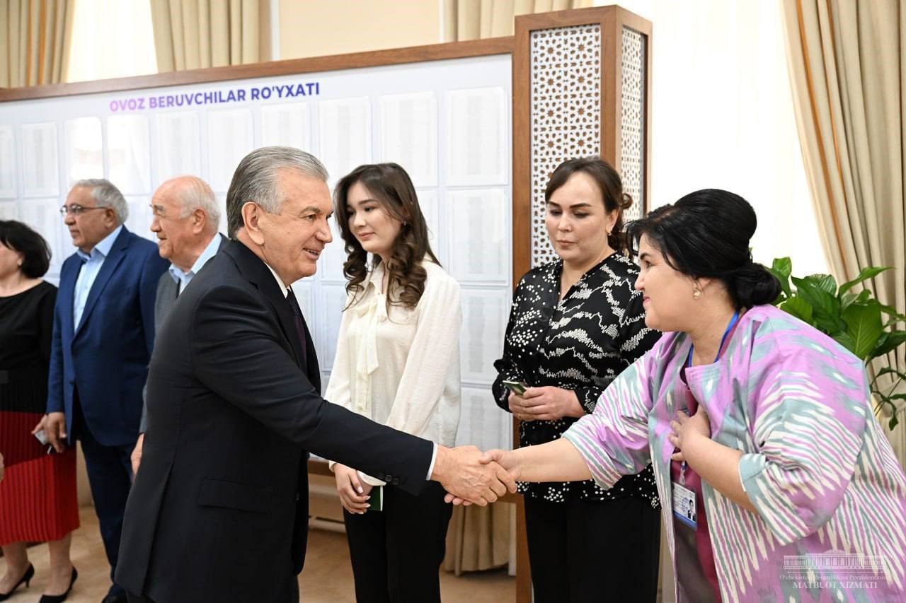 ÖZBEKİSTAN’DA CUMHURBAŞKANININ GÖREV SÜRESİNİN 5 YILDAN 7 YILA ÇIKARILMASINI ÖNGÖREN