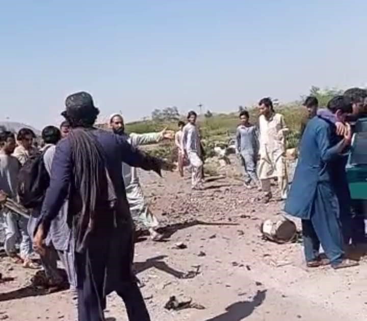 PAKİSTAN'DA BOMBALI SALDIRI: 2 ÖLÜ, 4 YARALI