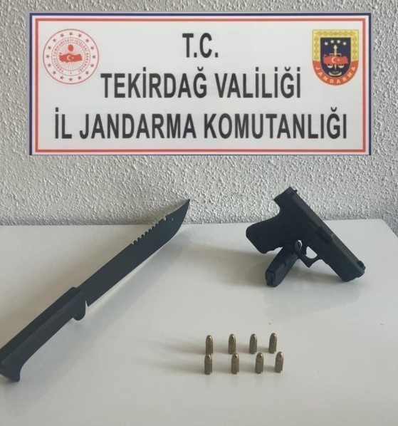 TEKİRDAĞ’DA JANDARMA EKİPLERİNCE YAPILAN UYGULAMALARDA SİLAH, MERMİ VE PALA ELE