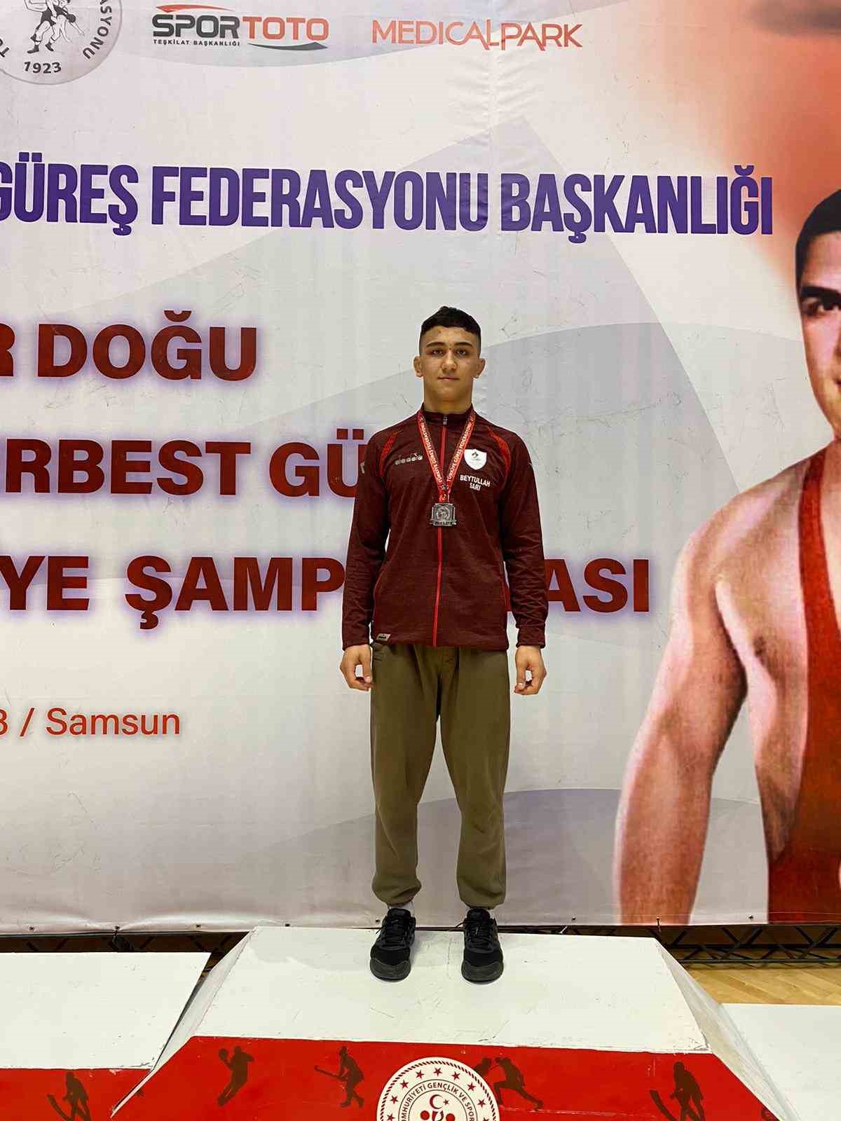 PAMUKKALE BELEDİYESPOR KULÜBÜNÜN BAŞARILI SPORCUSU BEYTULLAH SARI, KENDİSİNDEN 2 YAŞ