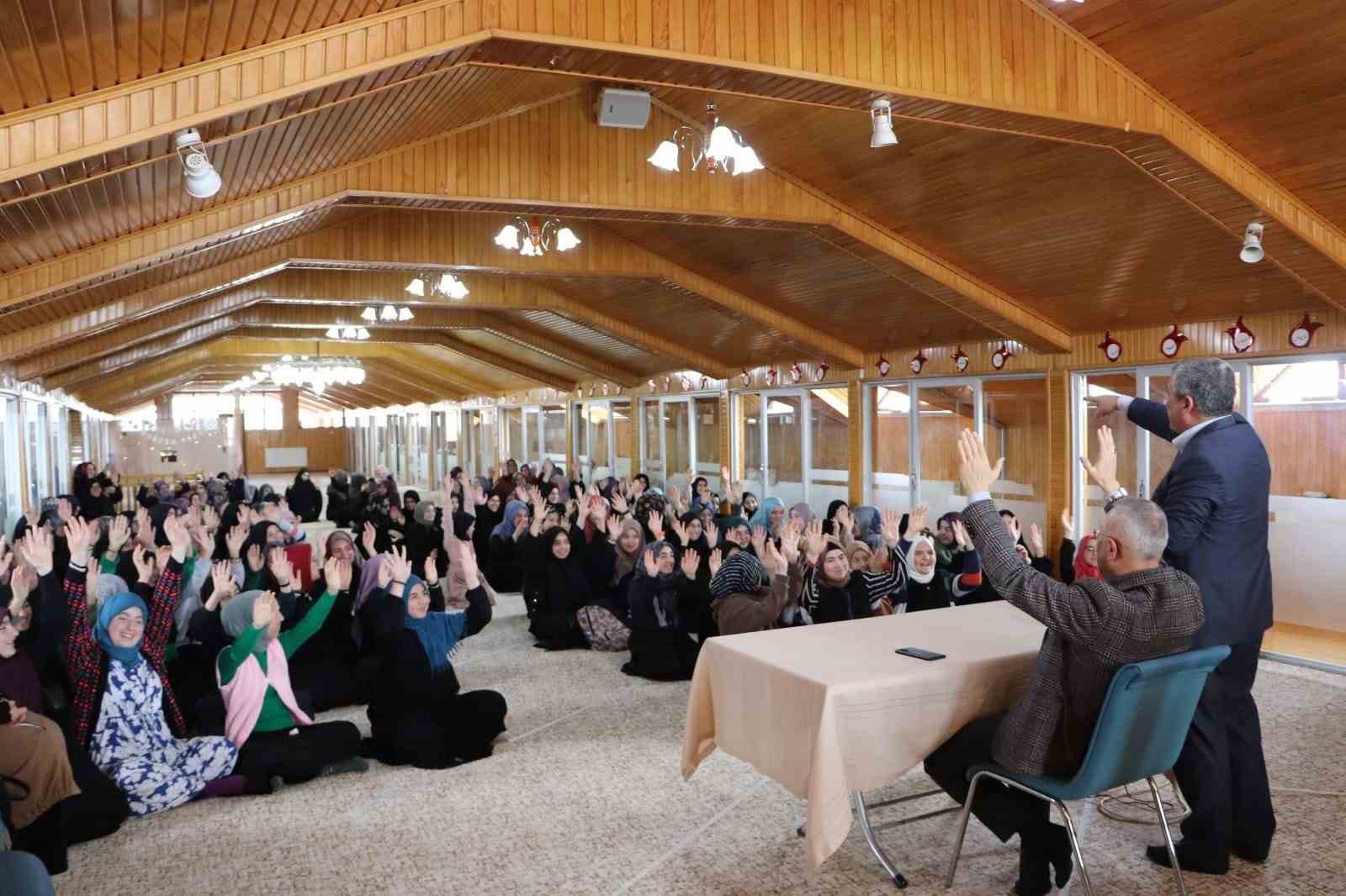 PAMUKLU: KUR’AN MÜMİNLER İÇİN HİDAYET KAYNAĞIDIR